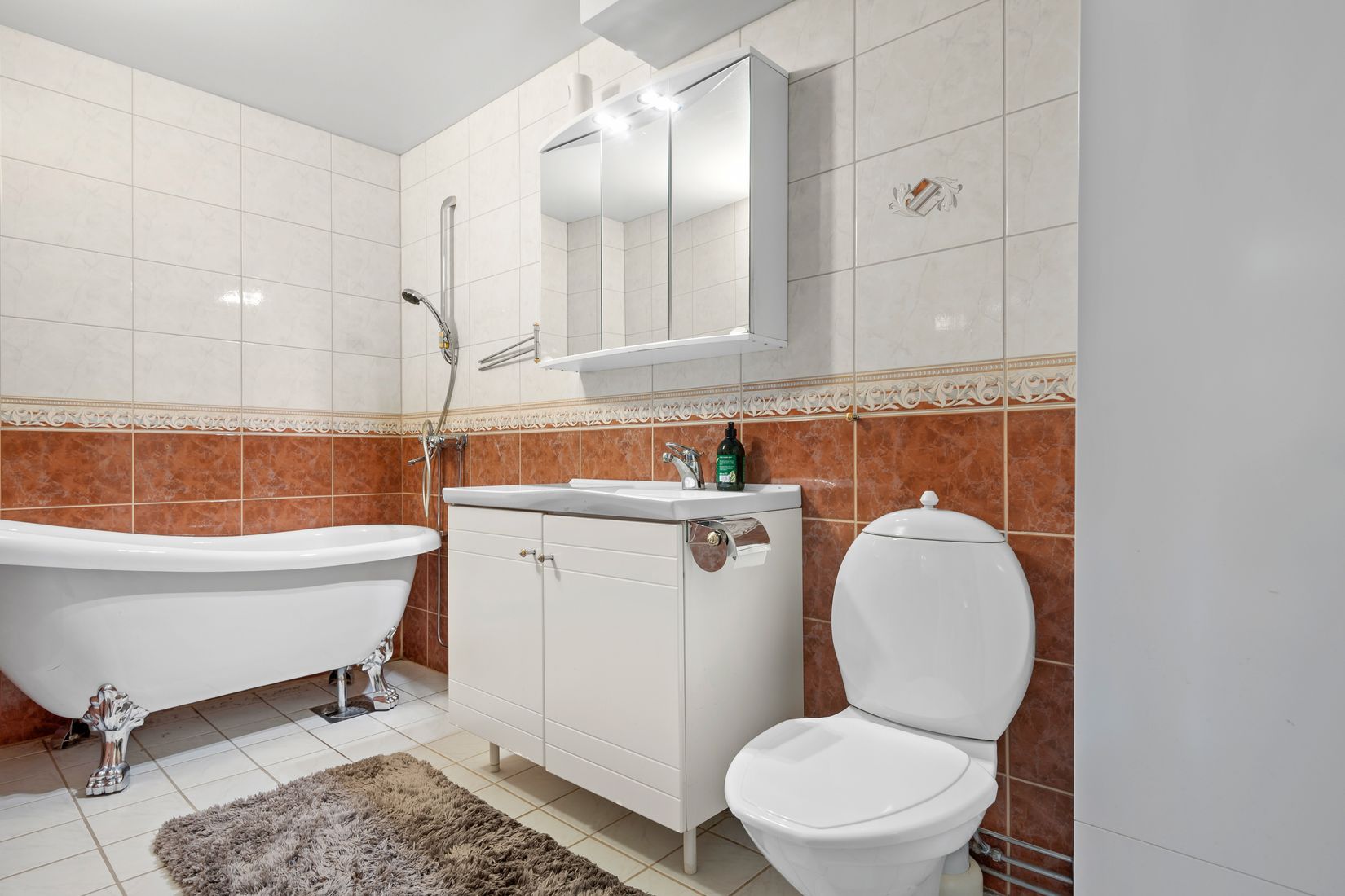 Villa, Radhus, Ananasvägen 58, Viksjö, Järfälla