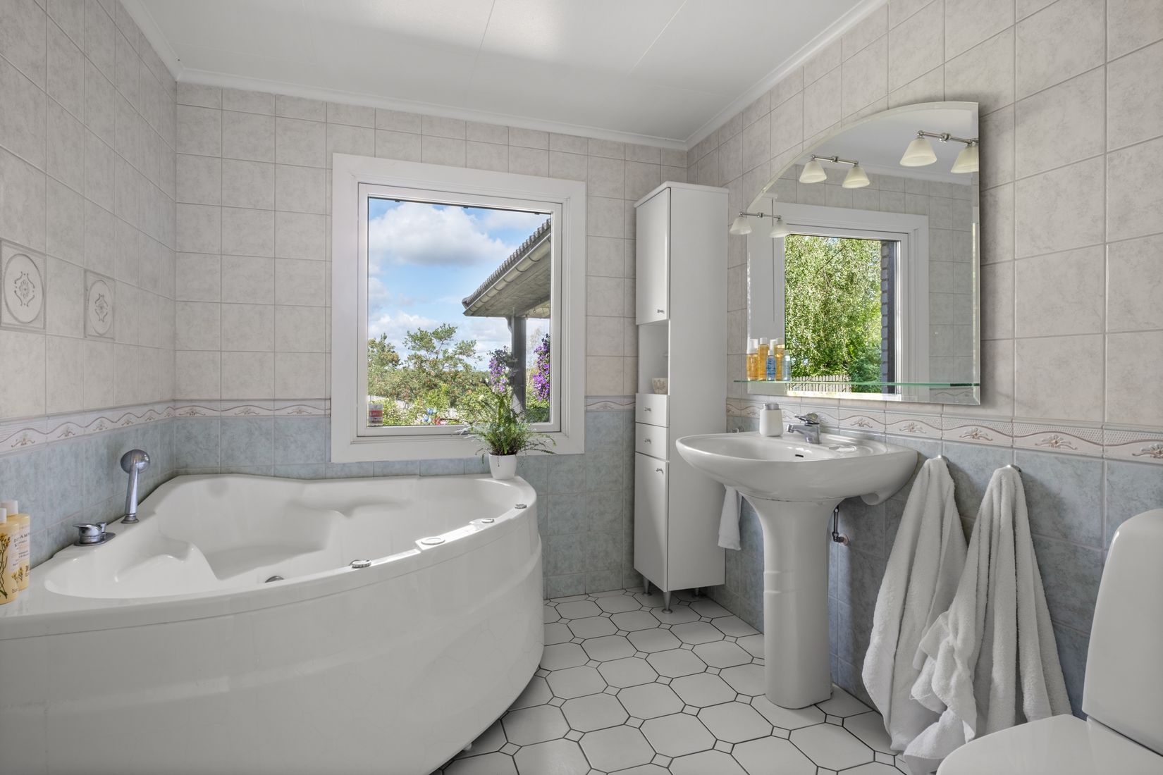 Villa, Junibacken 12, Trollbäcken, Tyresö