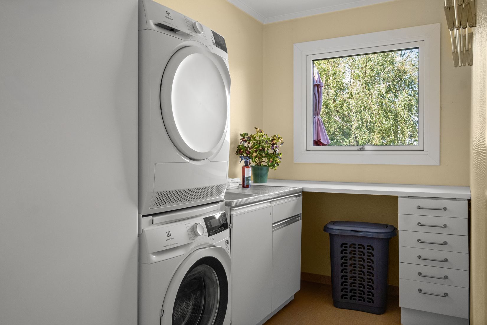 Villa, Junibacken 12, Trollbäcken, Tyresö