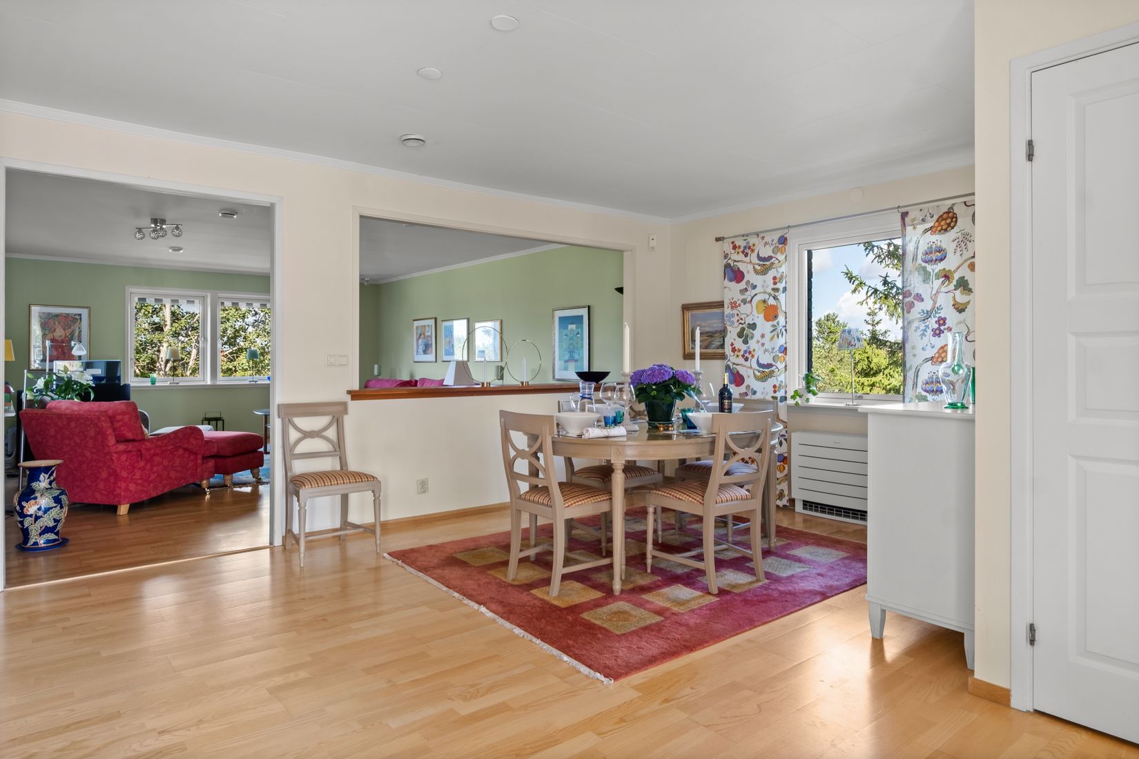 Villa, Junibacken 12, Trollbäcken, Tyresö