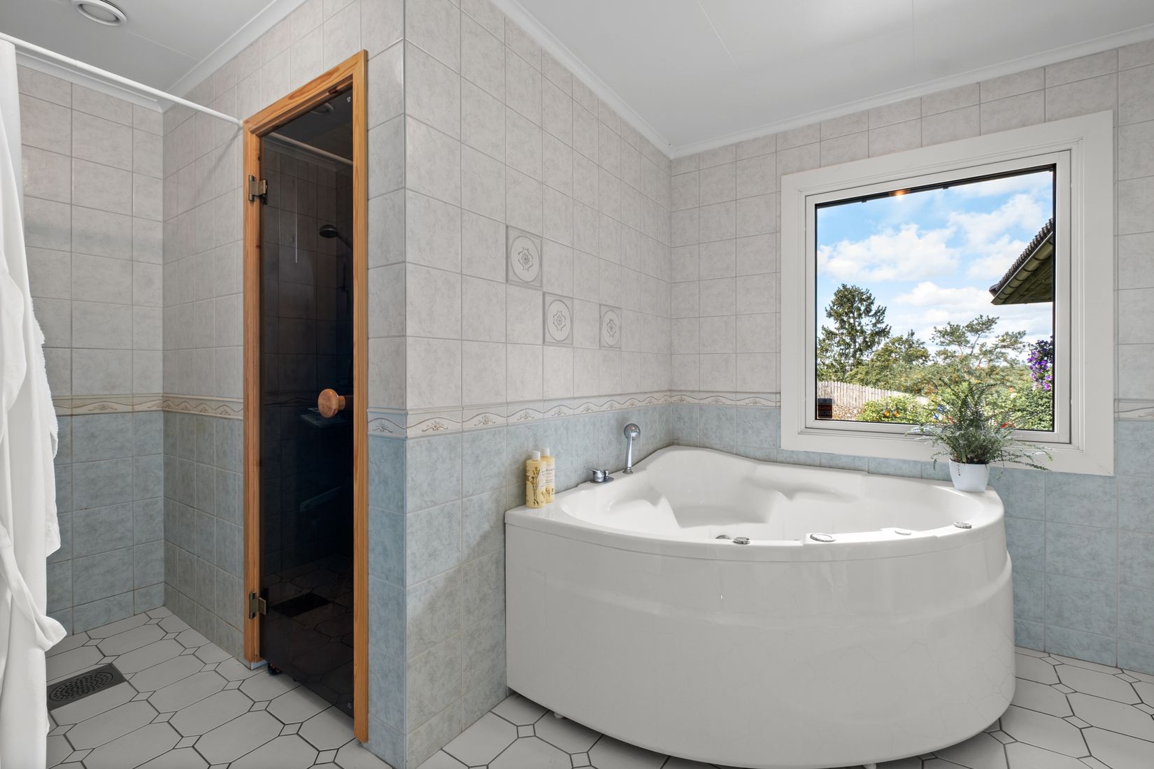 Villa, Junibacken 12, Trollbäcken, Tyresö