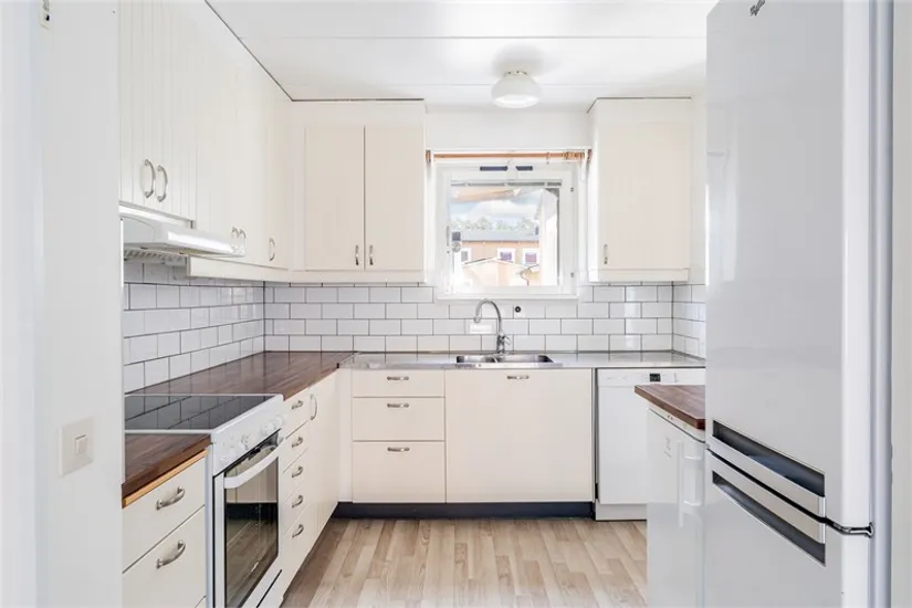 Radhus, Albert Engströms gata 70, Klockaretorpet, Norrköping