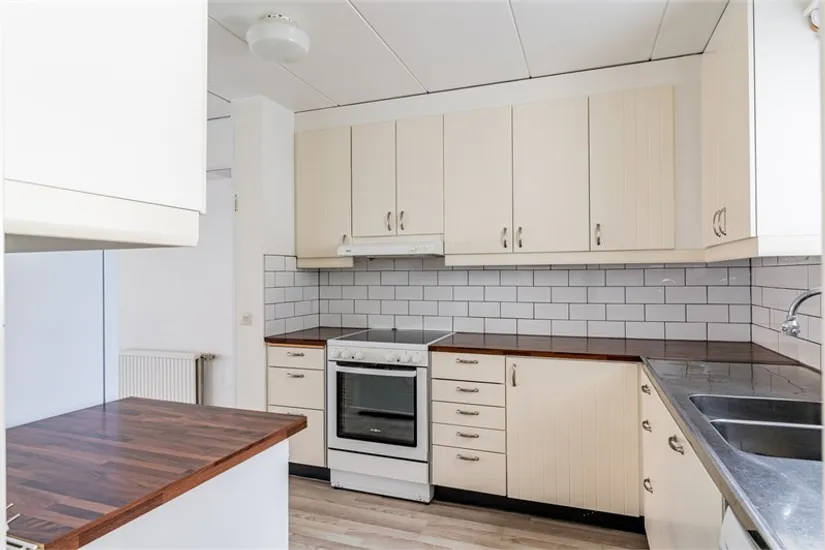 Radhus, Albert Engströms gata 70, Klockaretorpet, Norrköping