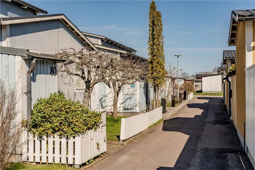 Radhus, Albert Engströms gata 70, Klockaretorpet, Norrköping
