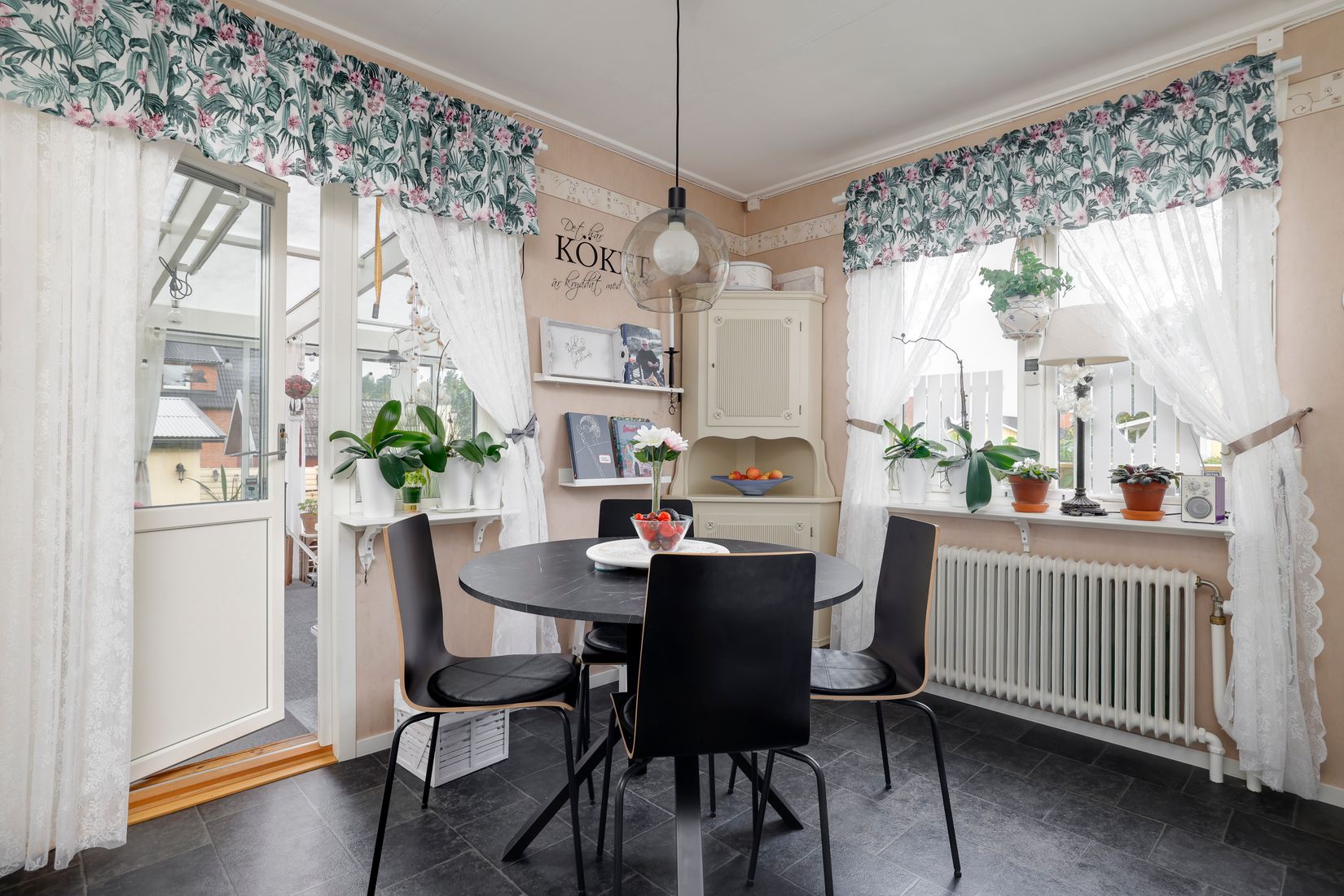 Villa, Västra Bangatan 36, Via, Kumla