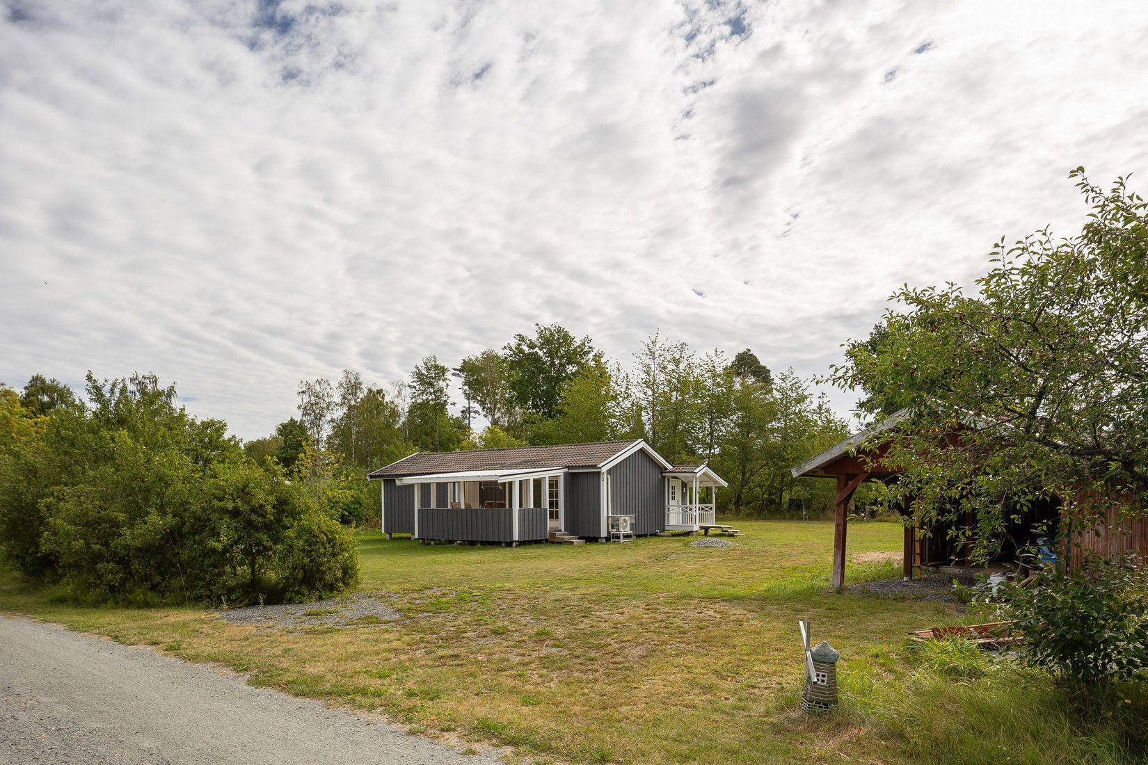 Villa, Norra Kedum Smörblomman 3, Marbogården, Lidköping