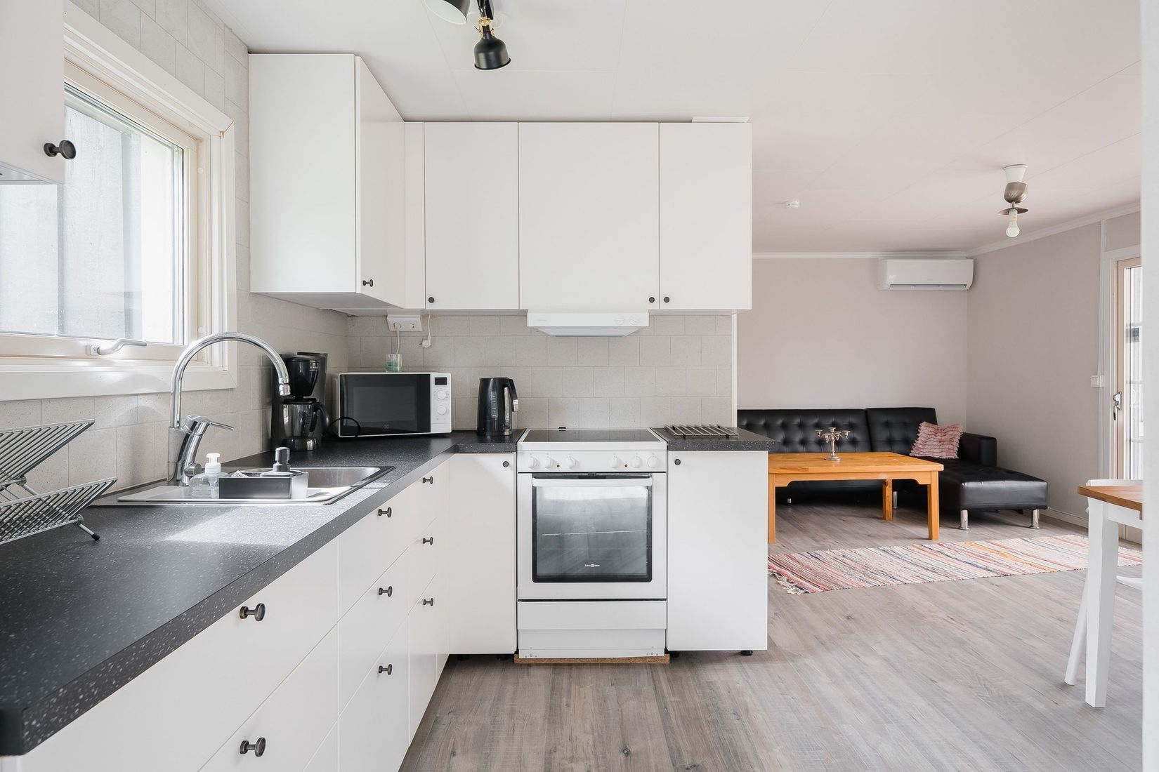 Villa, Norra Kedum Smörblomman 3, Marbogården, Lidköping