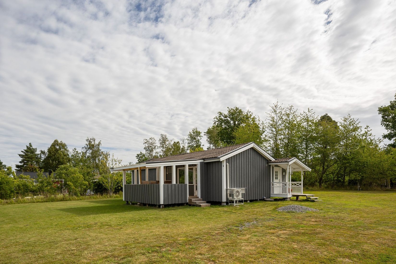 Villa, Norra Kedum Smörblomman 3, Marbogården, Lidköping