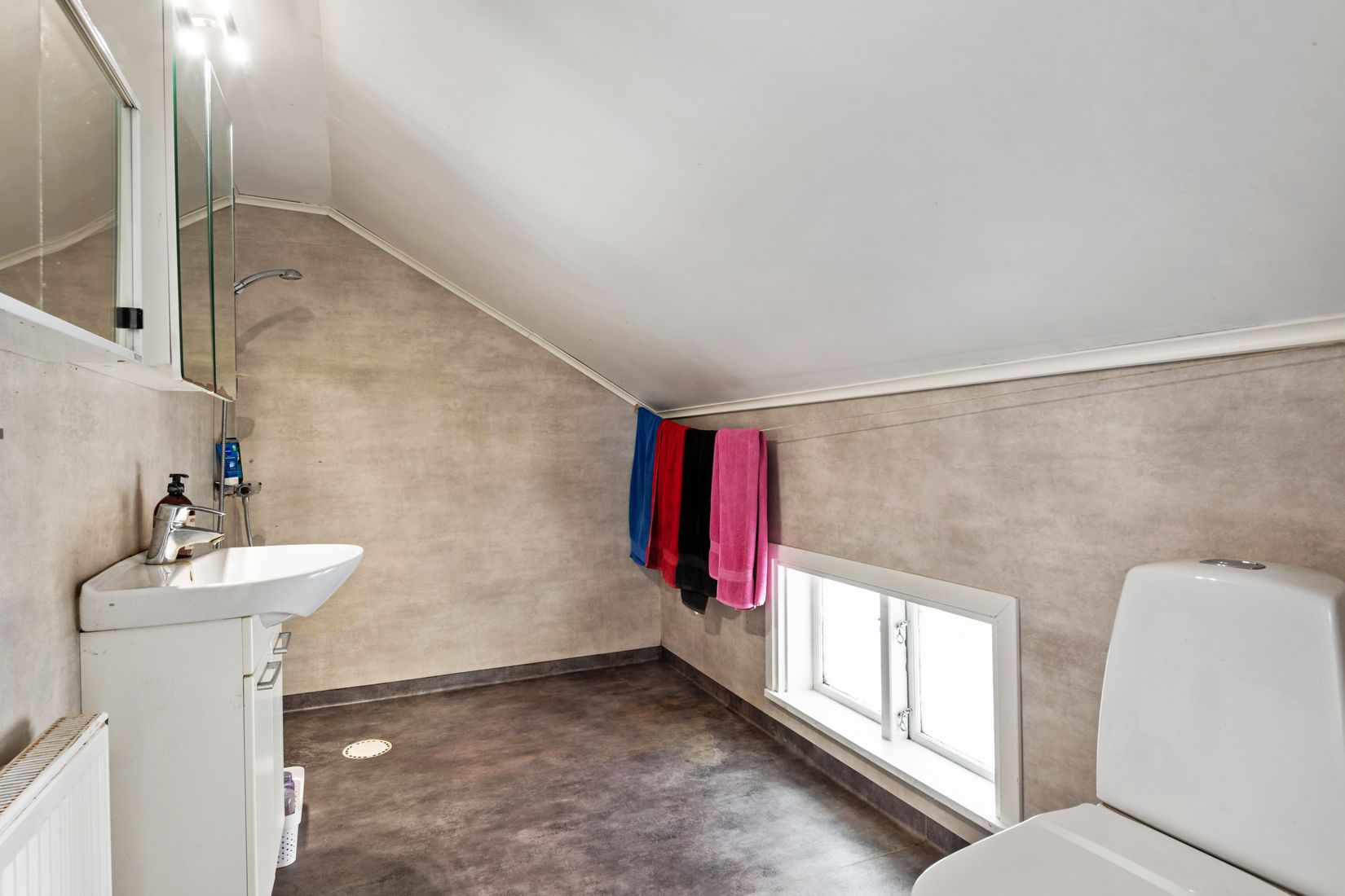 Gård/Skog, Ösbyvägen 8 & 10, Roslags-Bro, Norrtälje