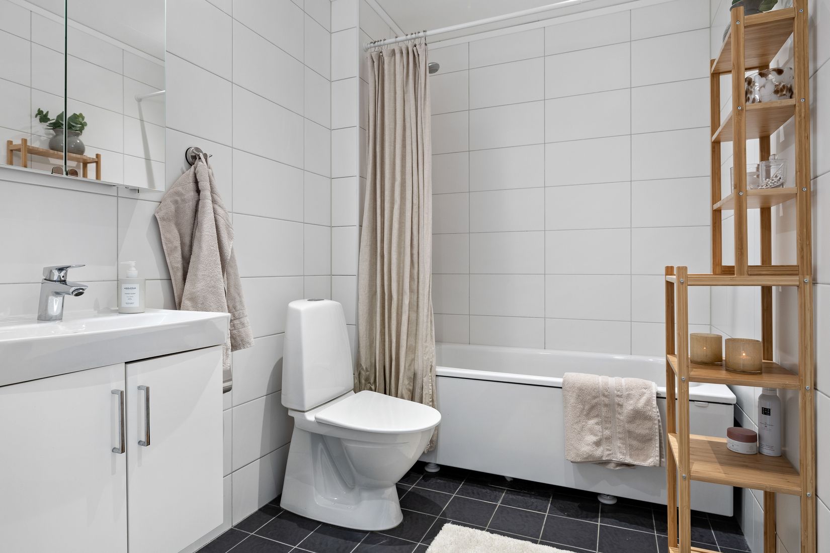 Bostadsrätt, Radhus, Klockarebovägen 36, Bålsta Frösundavik, Håbo