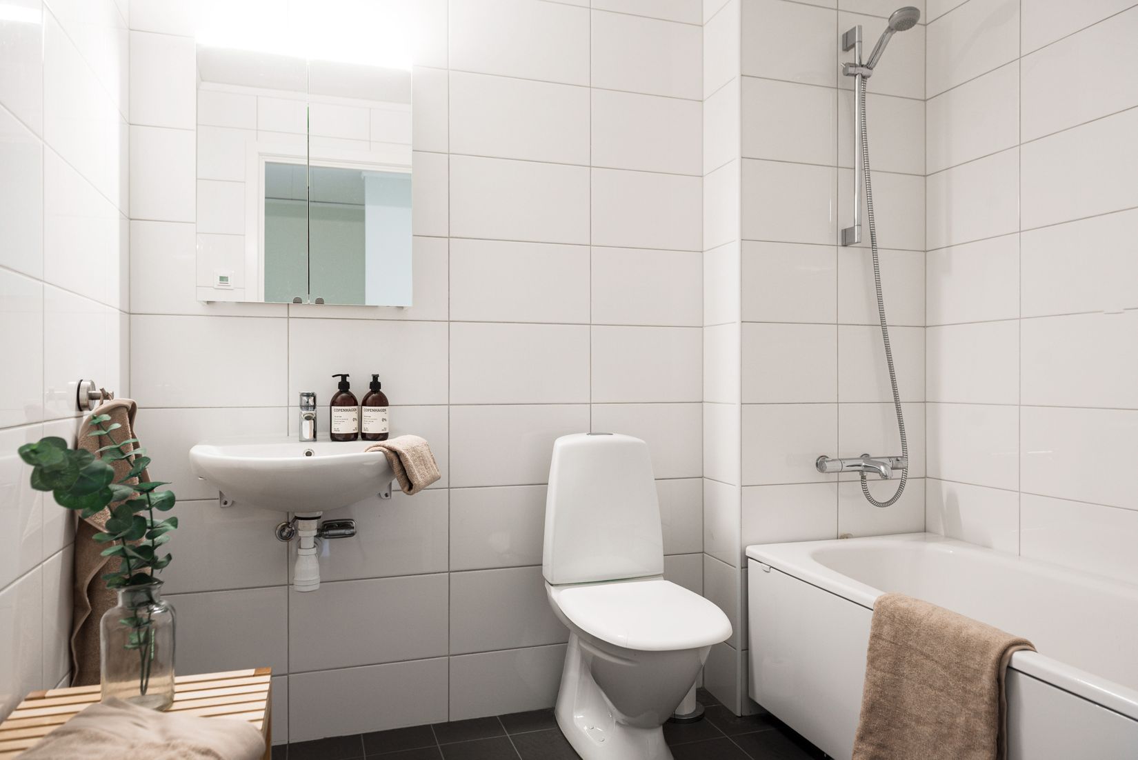 Bostadsrätt, Radhus, Granbacksvägen 25, Bålsta Frösundavik, Håbo