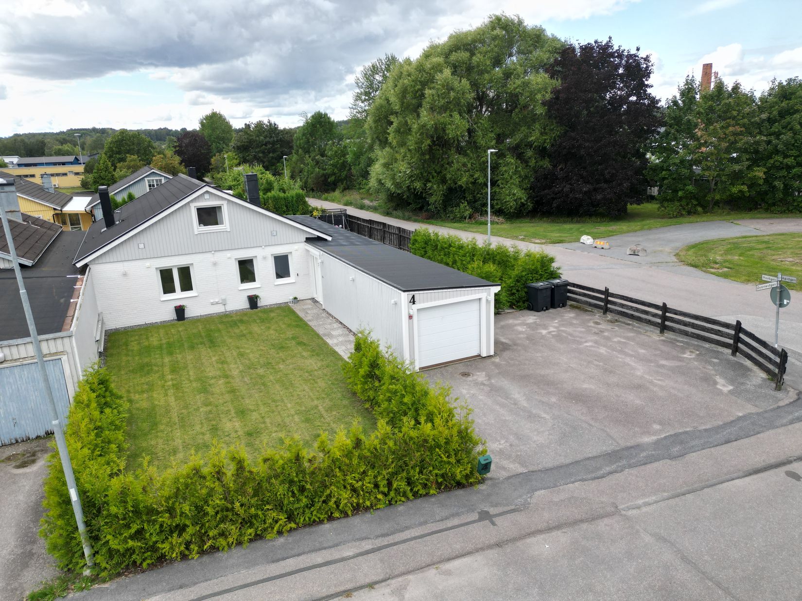 Villa, Radhus, Dyarnevägen 4, Bålsta Mansängen, Håbo