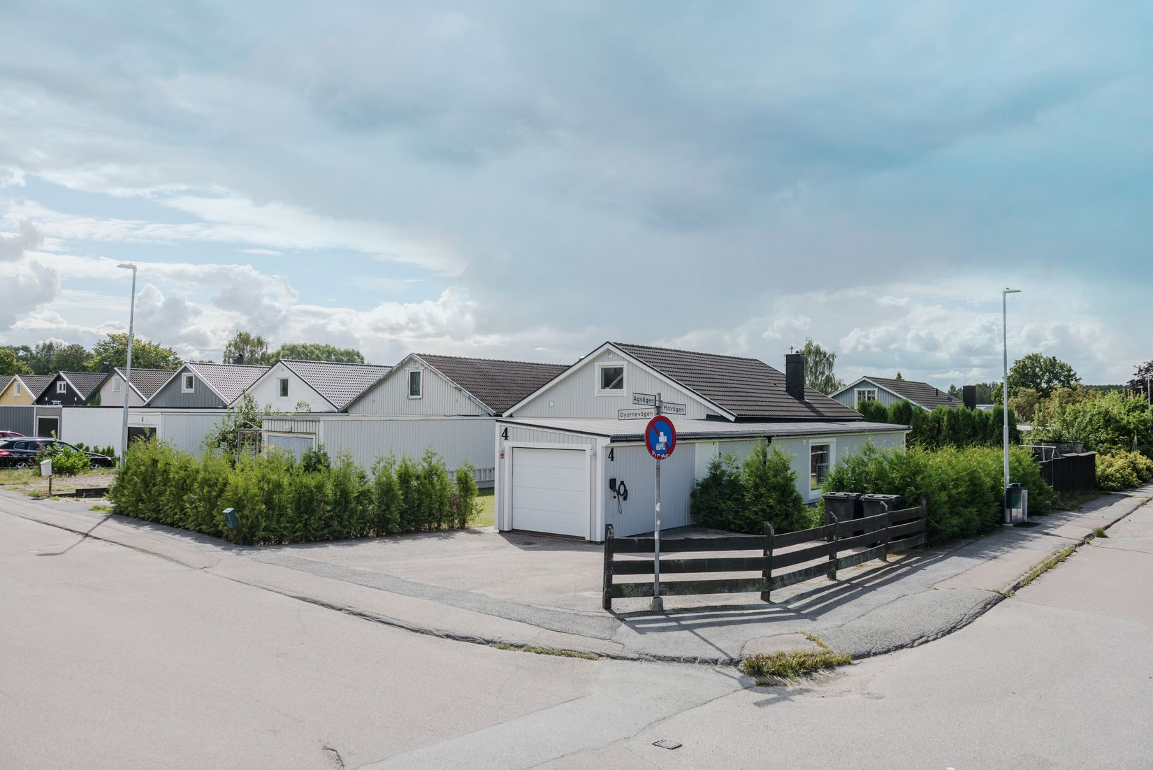 Villa, Radhus, Dyarnevägen 4, Bålsta Mansängen, Håbo