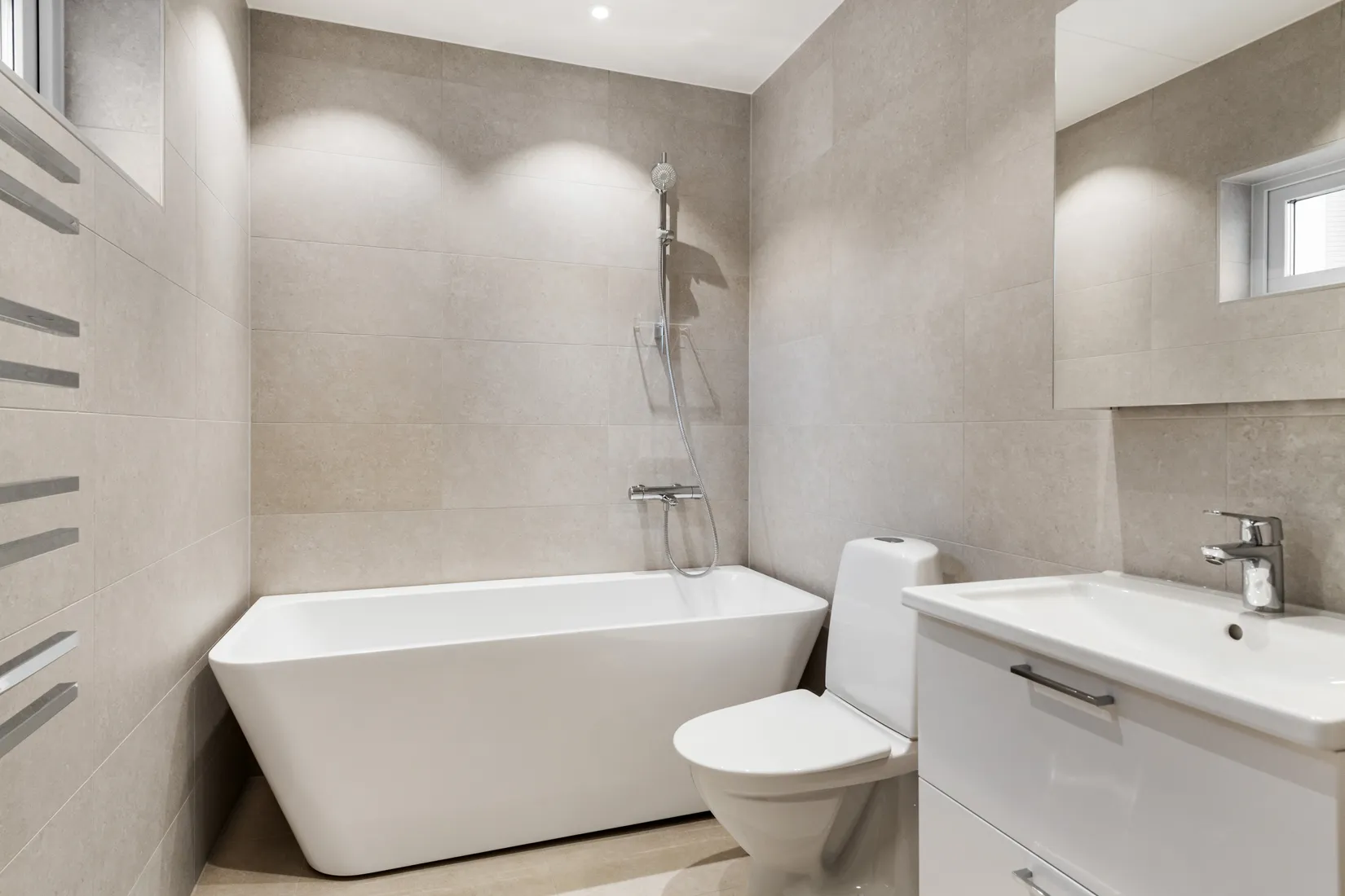 Bostadsrätt, Radhus, Råstugevägen 16, Hägerneholm, Arninge, Täby