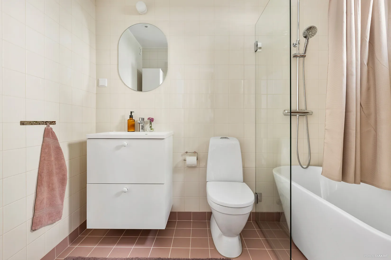 Bostadsrätt, Radhus, Wilhelm Kåges gata 18B, Gustavsberg Porslinskvarteren, Värmdö