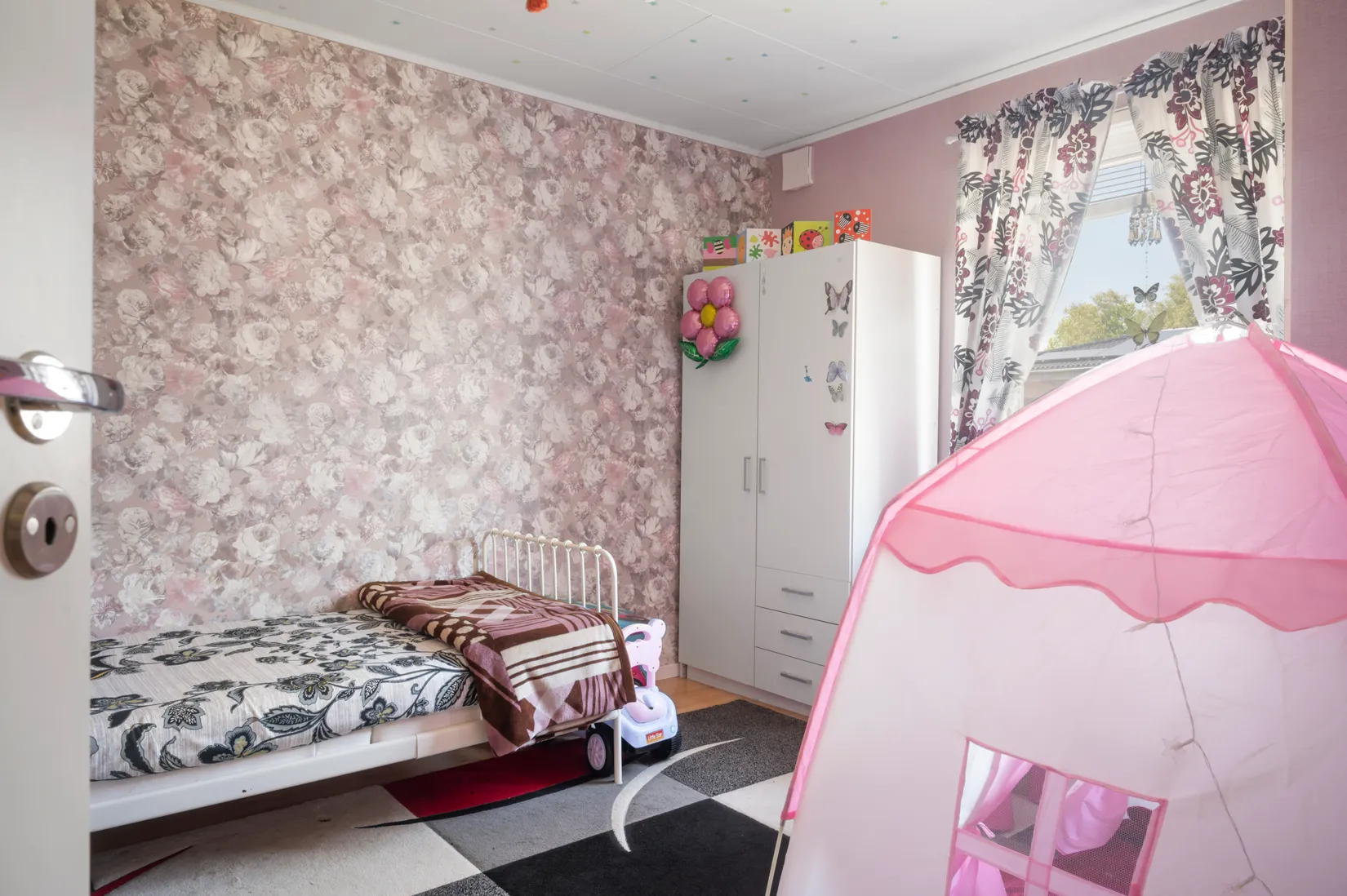 Villa, Häradsvägen 37, Vara