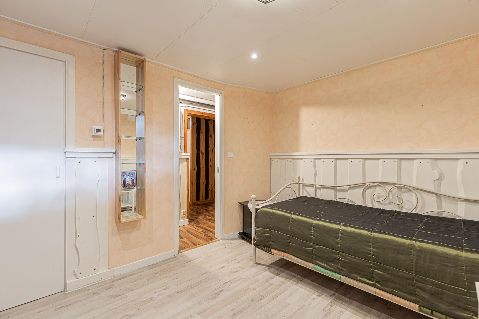 Villa, Granvägen 10, Sala