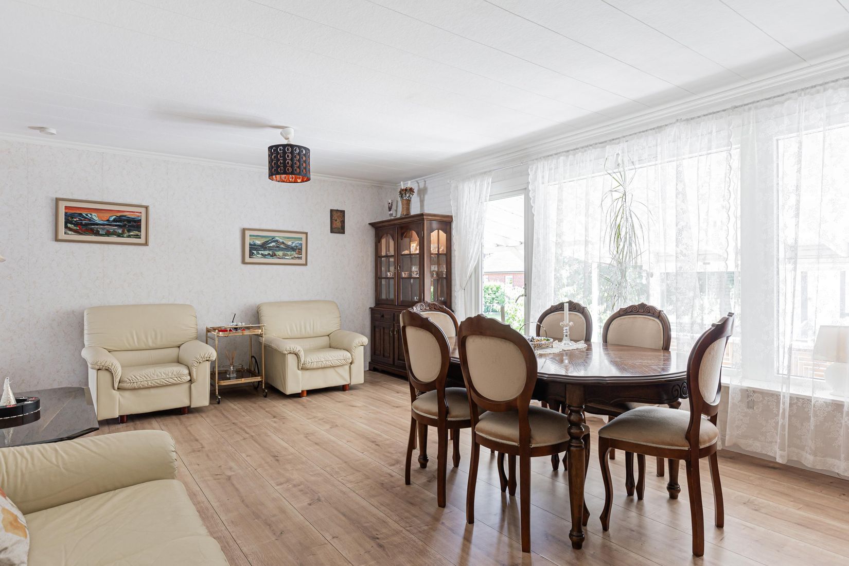 Villa, Granvägen 10, Sala