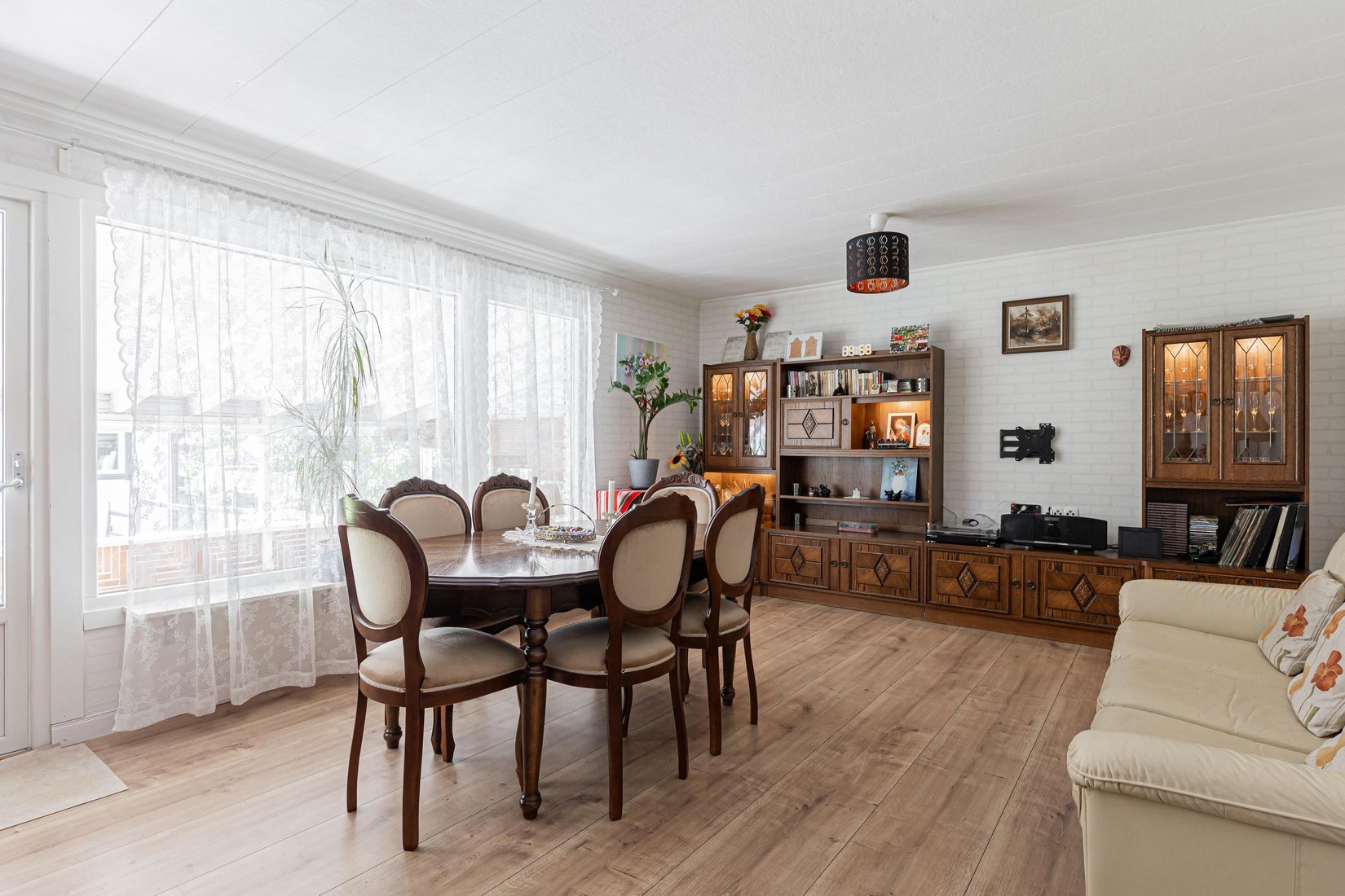 Villa, Granvägen 10, Sala