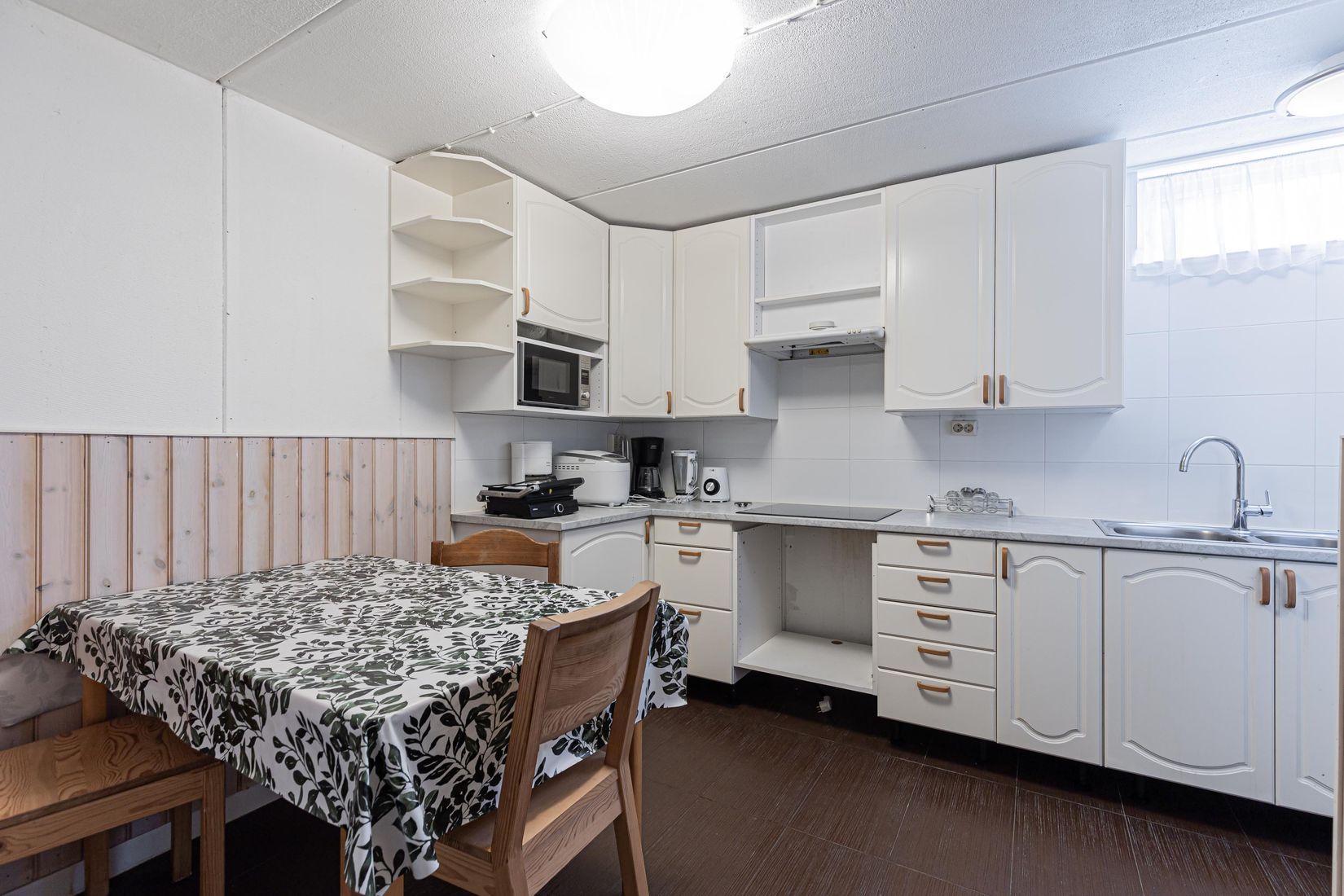 Villa, Granvägen 10, Sala