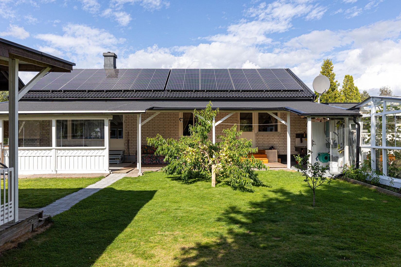 Villa, Granvägen 10, Sala