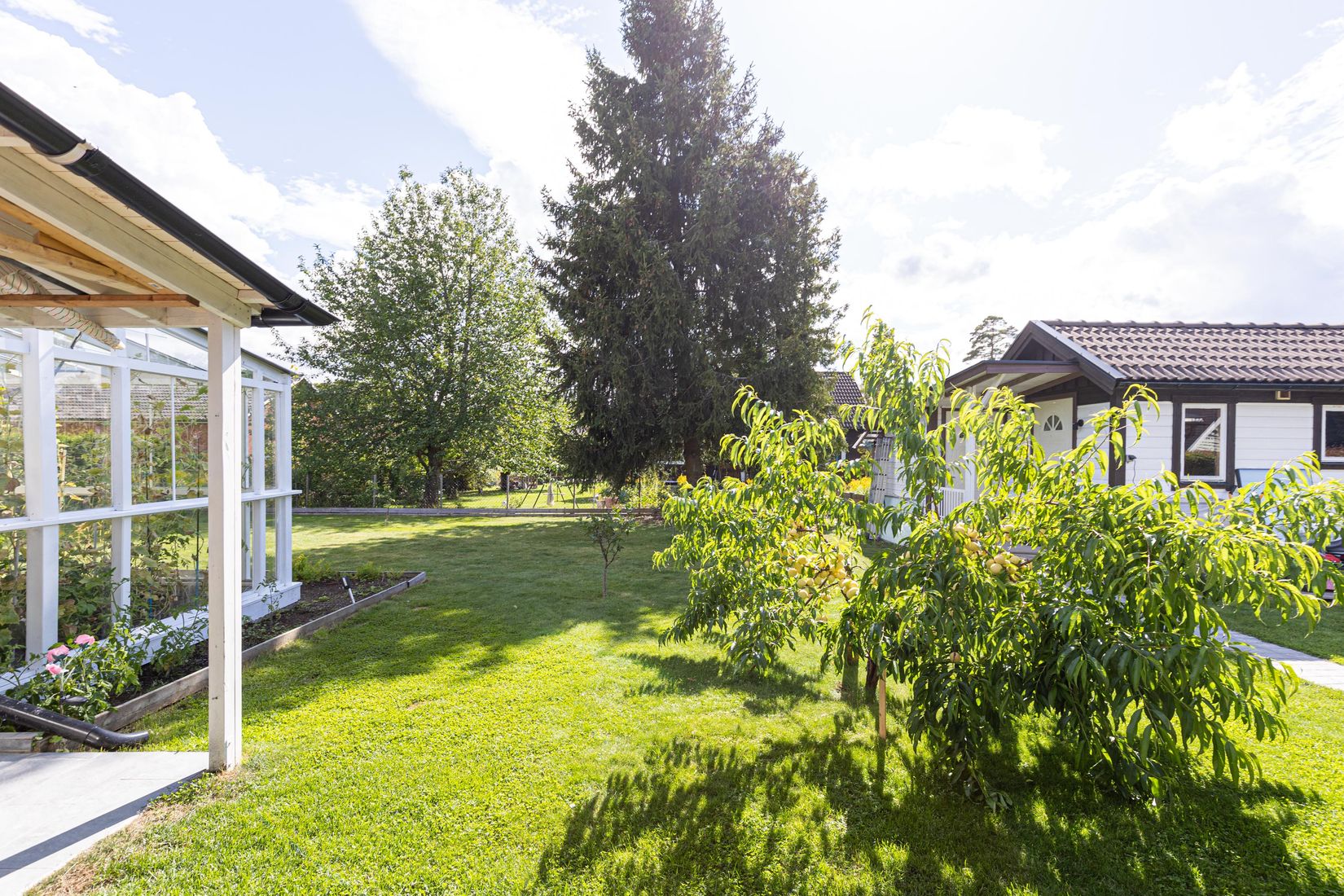 Villa, Granvägen 10, Sala