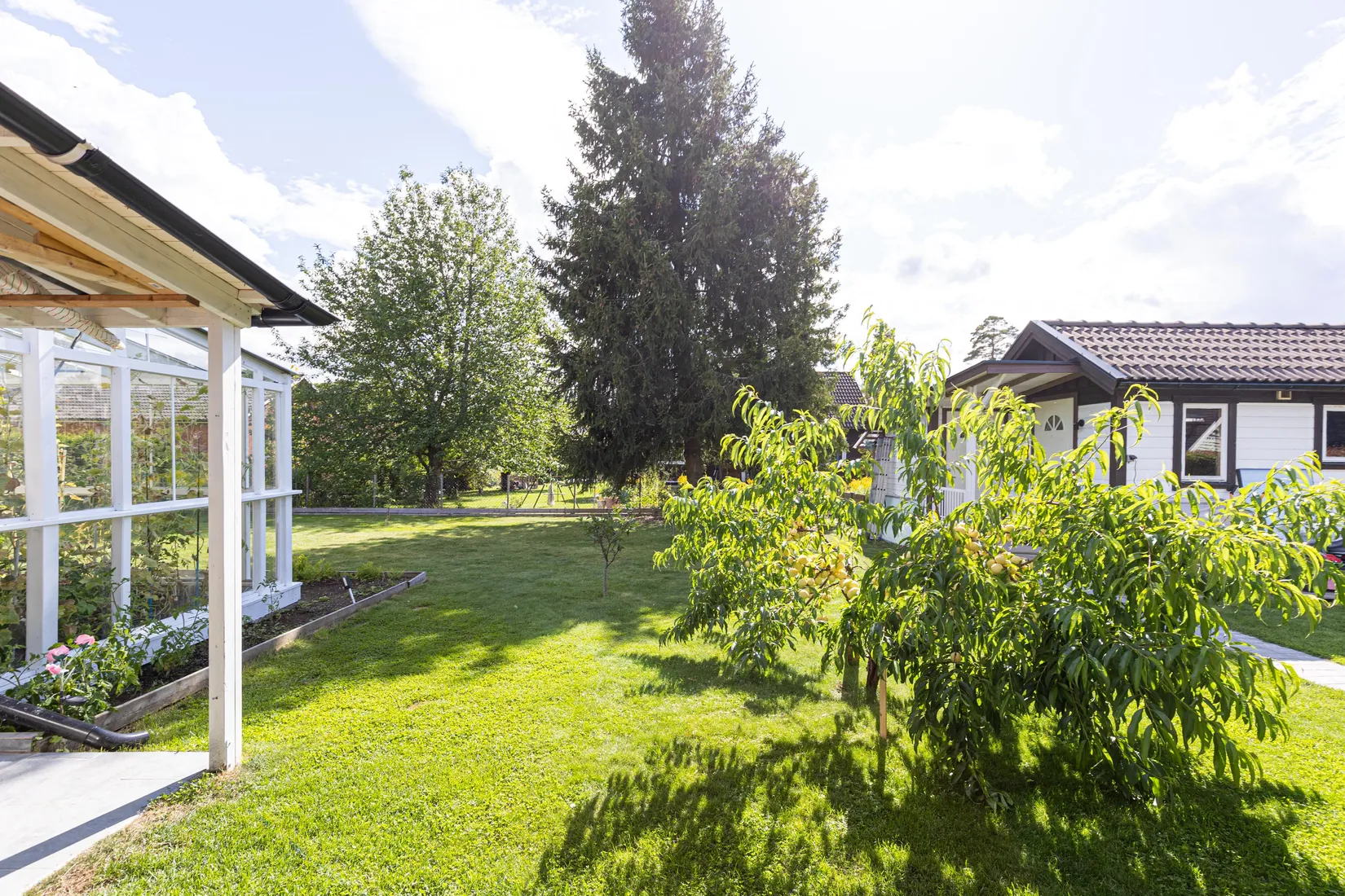 Villa, Granvägen 10, Sala