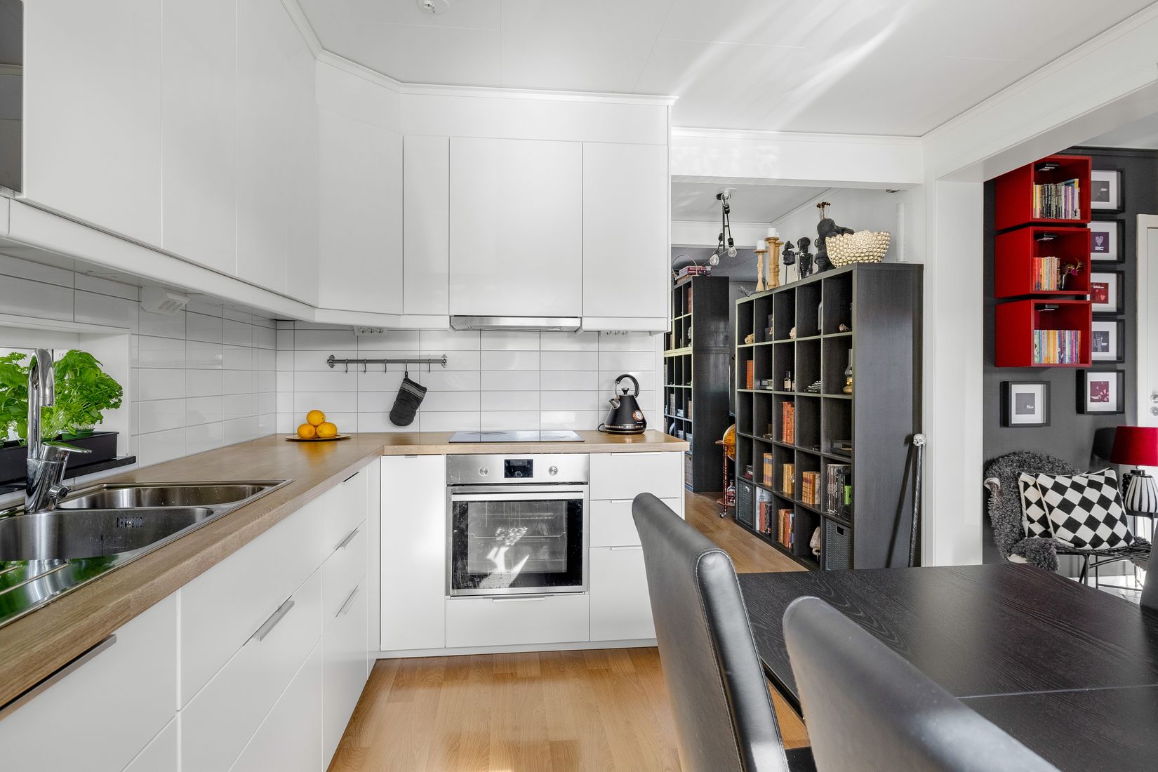 Bostadsrätt, Radhus, Miklagårdsvägen 40, Bro, Upplands-Bro