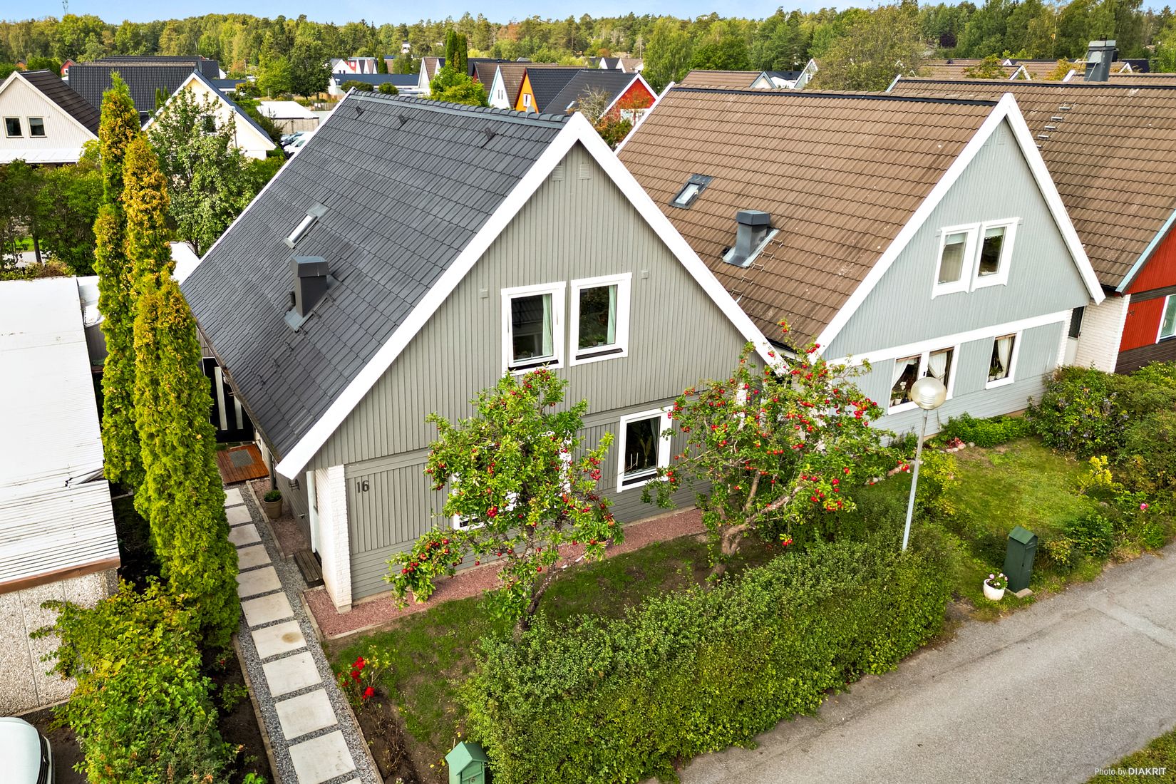 Ljustergränd 16, Viksjö, Järfälla - Radhus | Boneo