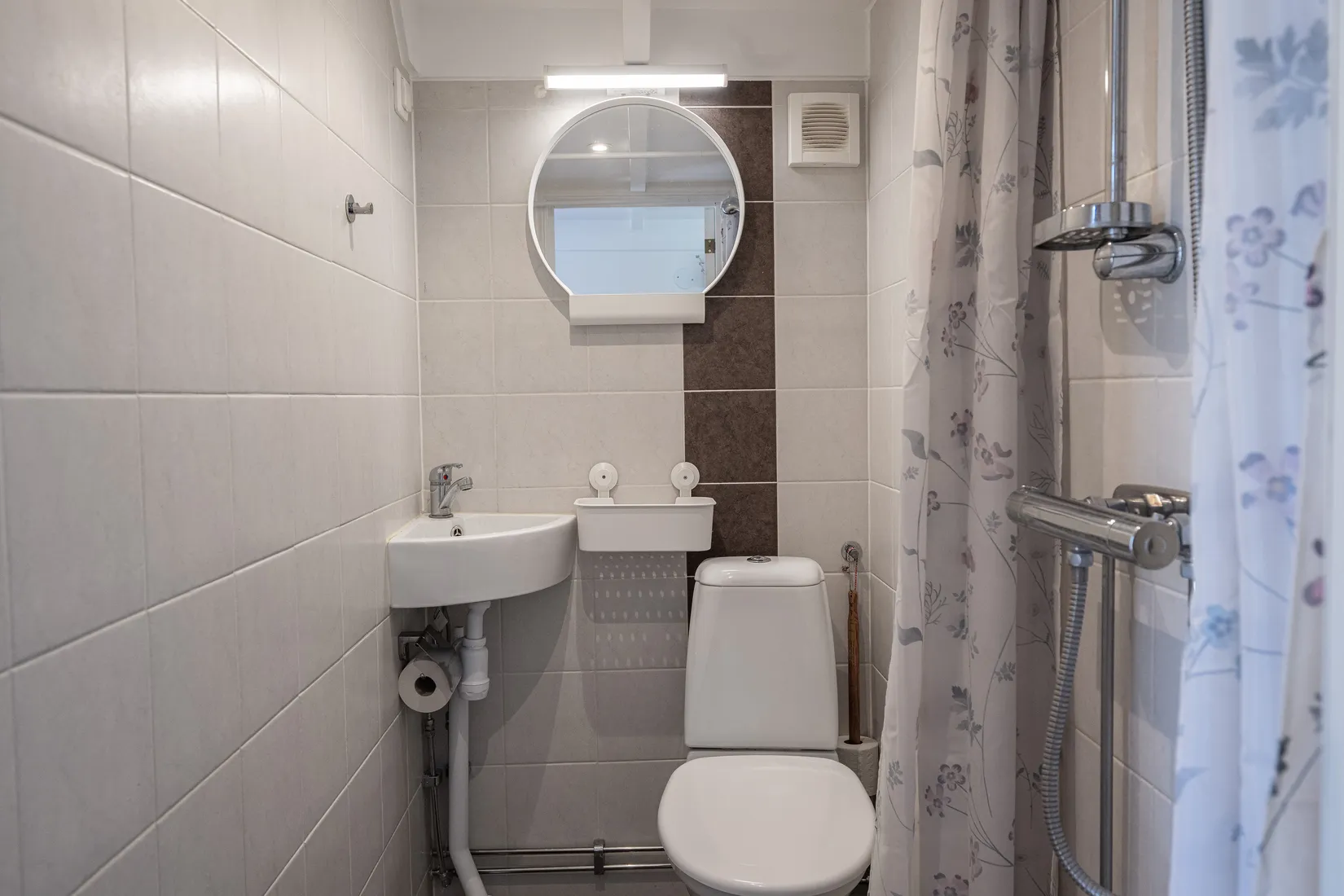 Gård/Skog, Långkärrsvägen 1, Österåker