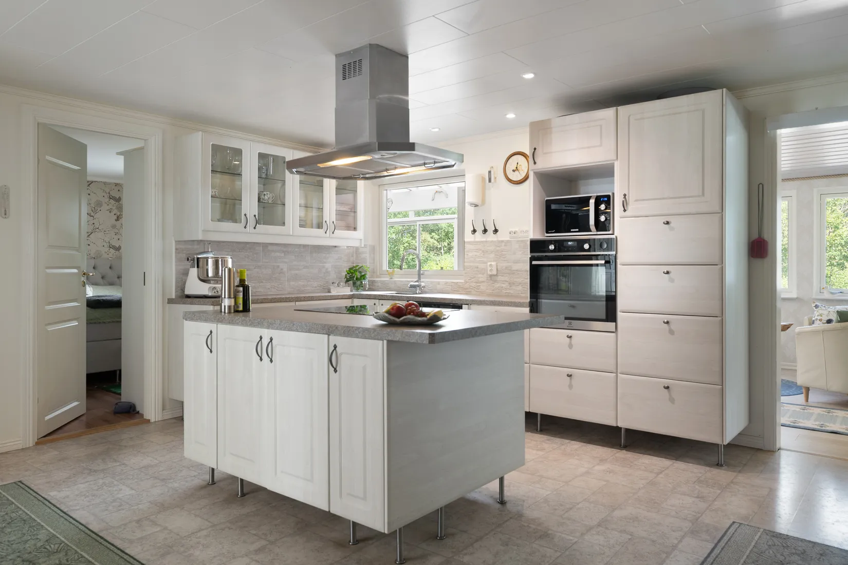 Gård/Skog, Långkärrsvägen 1, Österåker