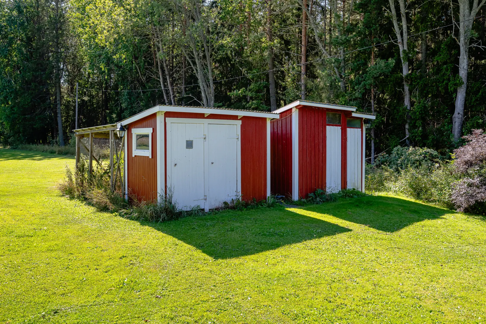 Gård/Skog, Långkärrsvägen 1, Österåker