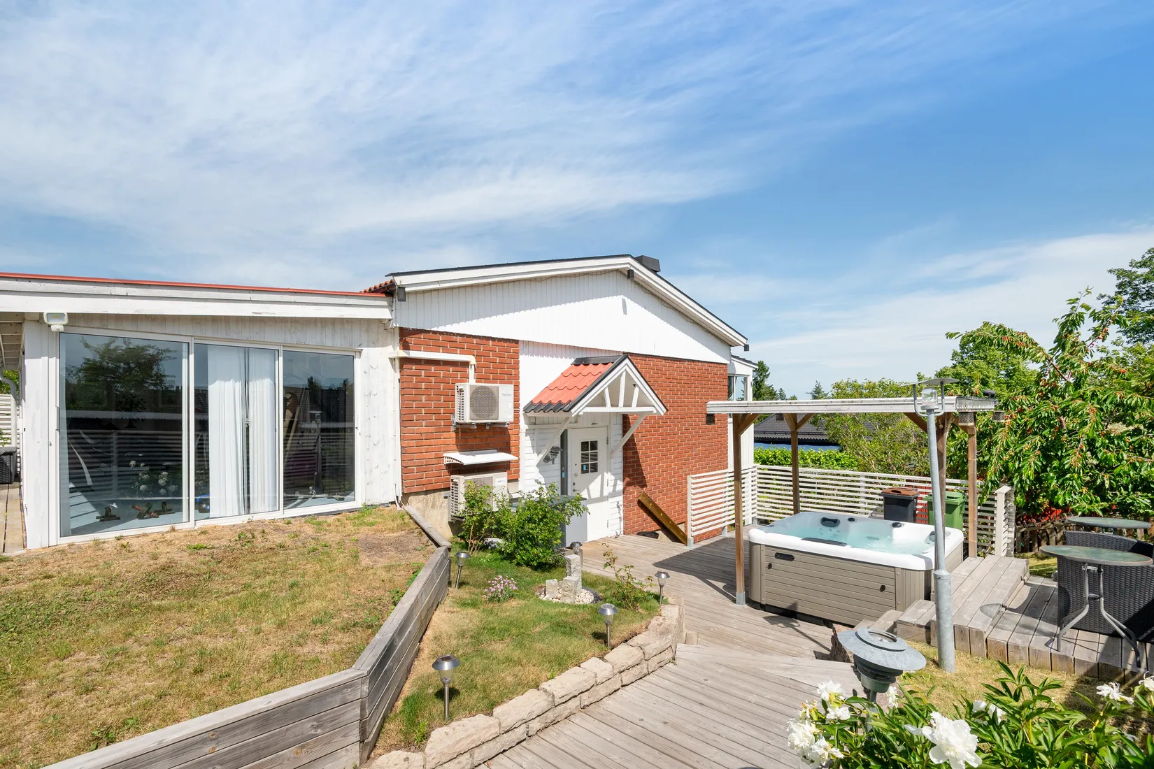 Villa, Radhus, Abborrvägen 19, Viksjö, Järfälla