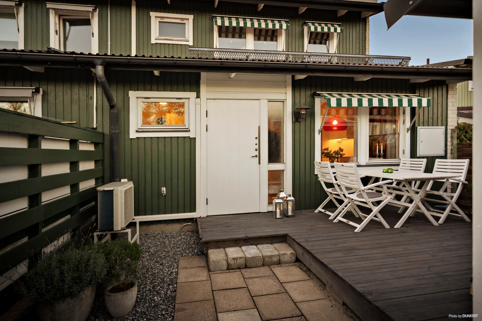 Radhus, Enbacken 17, Skarpäng, Täby