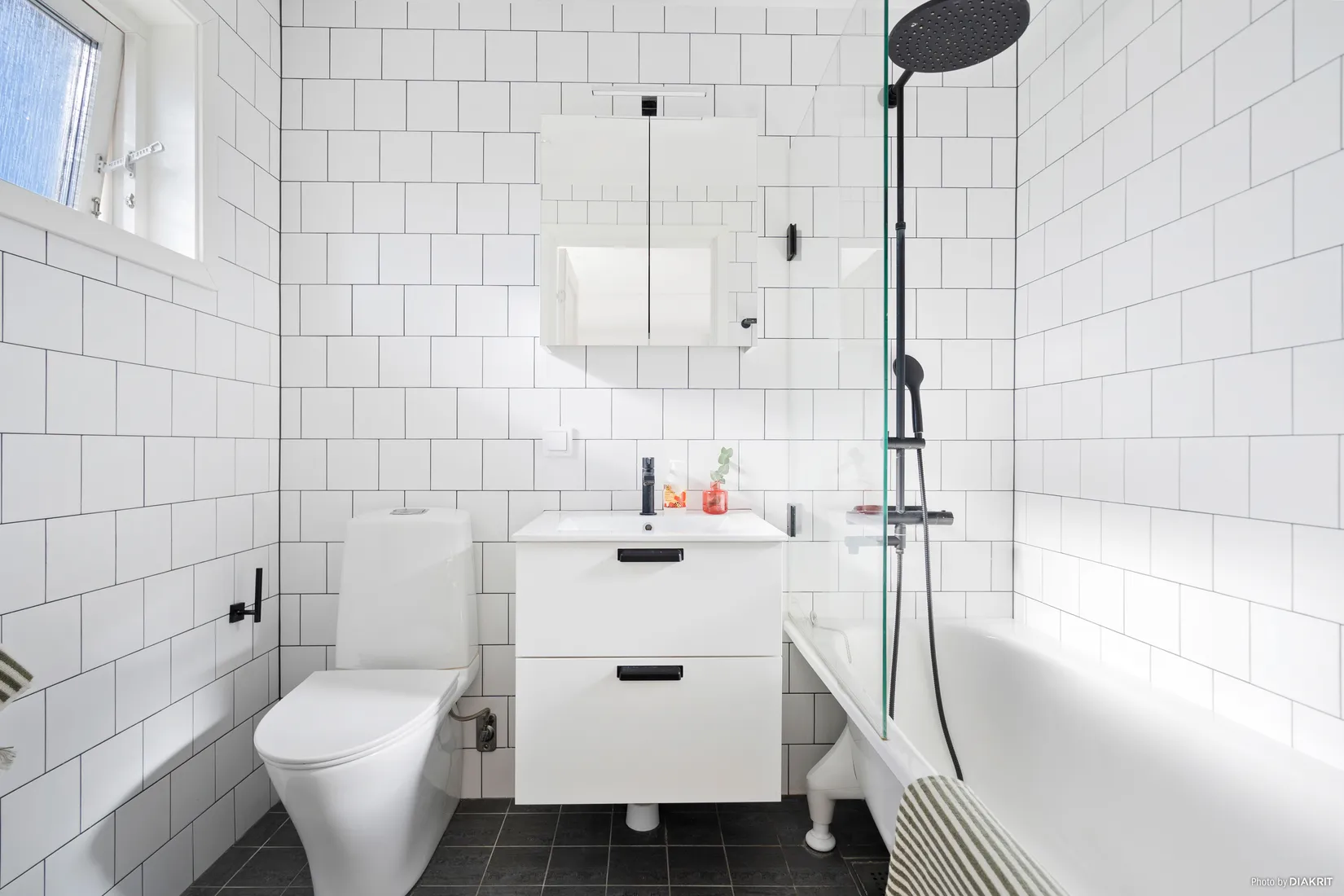 Radhus, Enbacken 17, Skarpäng, Täby