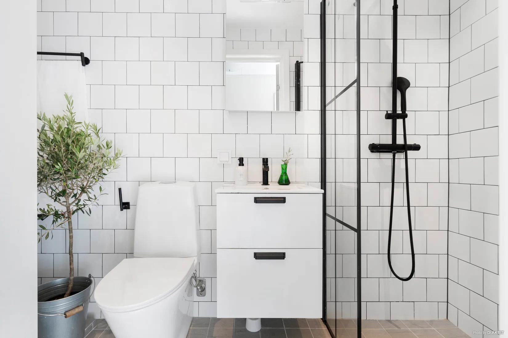 Radhus, Enbacken 17, Skarpäng, Täby