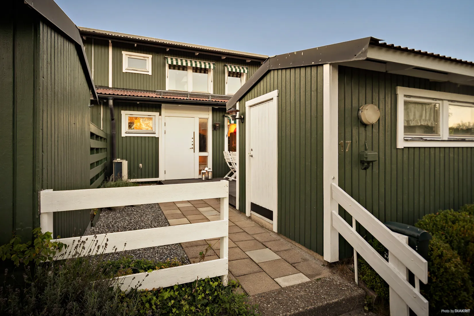 Radhus, Enbacken 17, Skarpäng, Täby