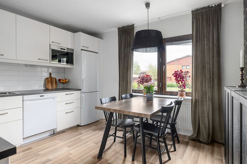 Radhus, Vangsbyvägen 86, Vänge, Uppsala