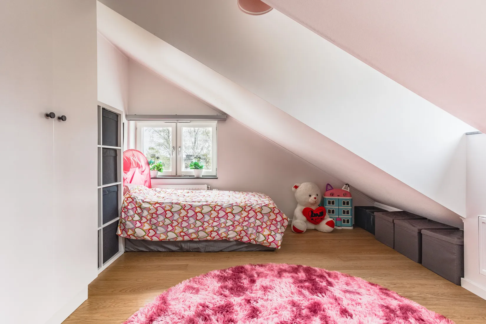 Bostadsrätt, Radhus, Rådans gårdsväg 60, Silverdal, Sollentuna