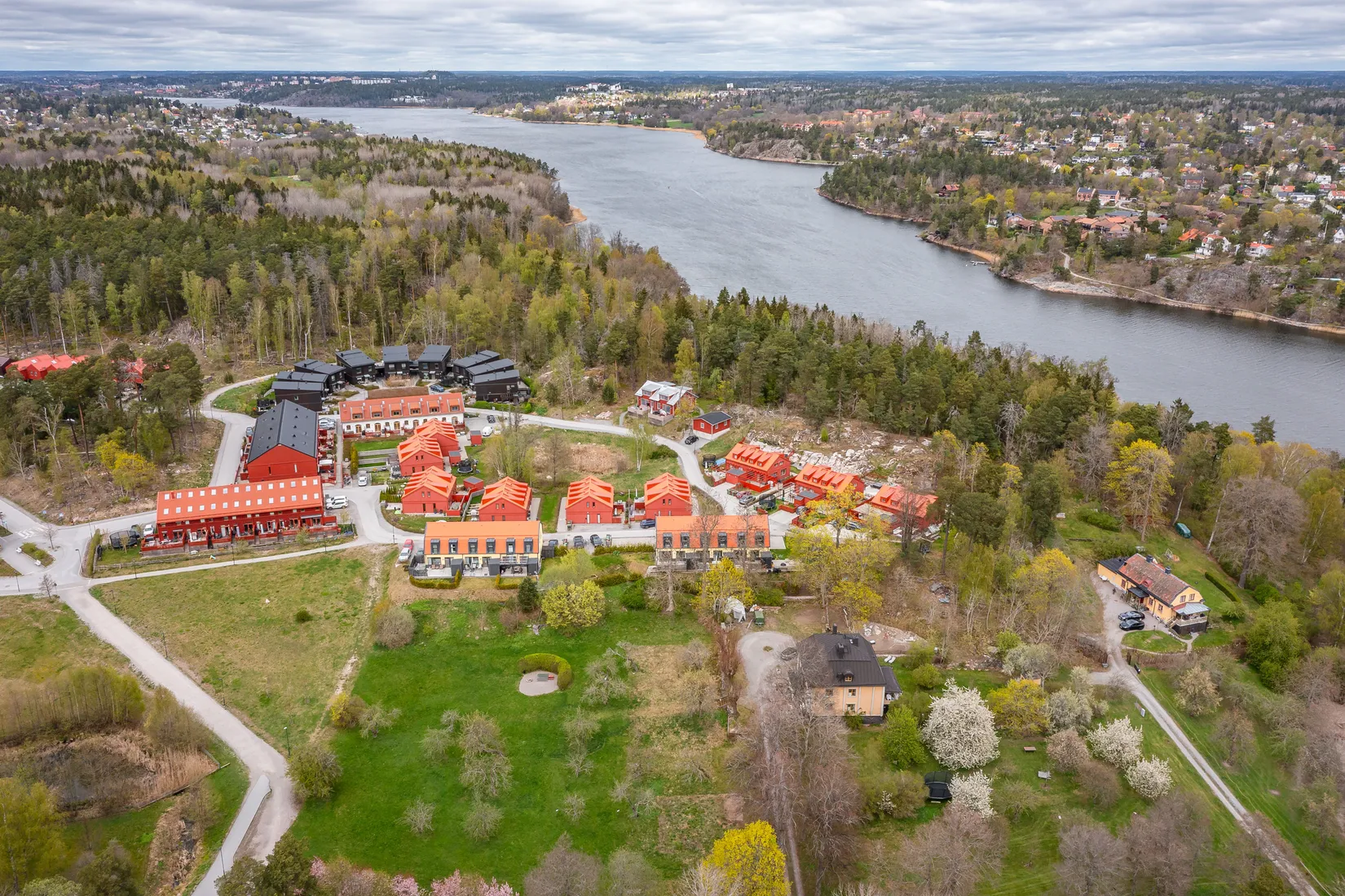 Bostadsrätt, Radhus, Rådans gårdsväg 60, Silverdal, Sollentuna