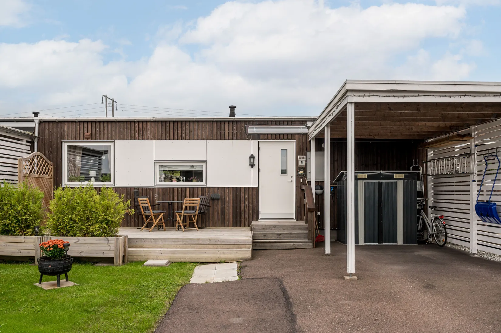 Villa, Radhus, Ängskällevägen 9, Kil