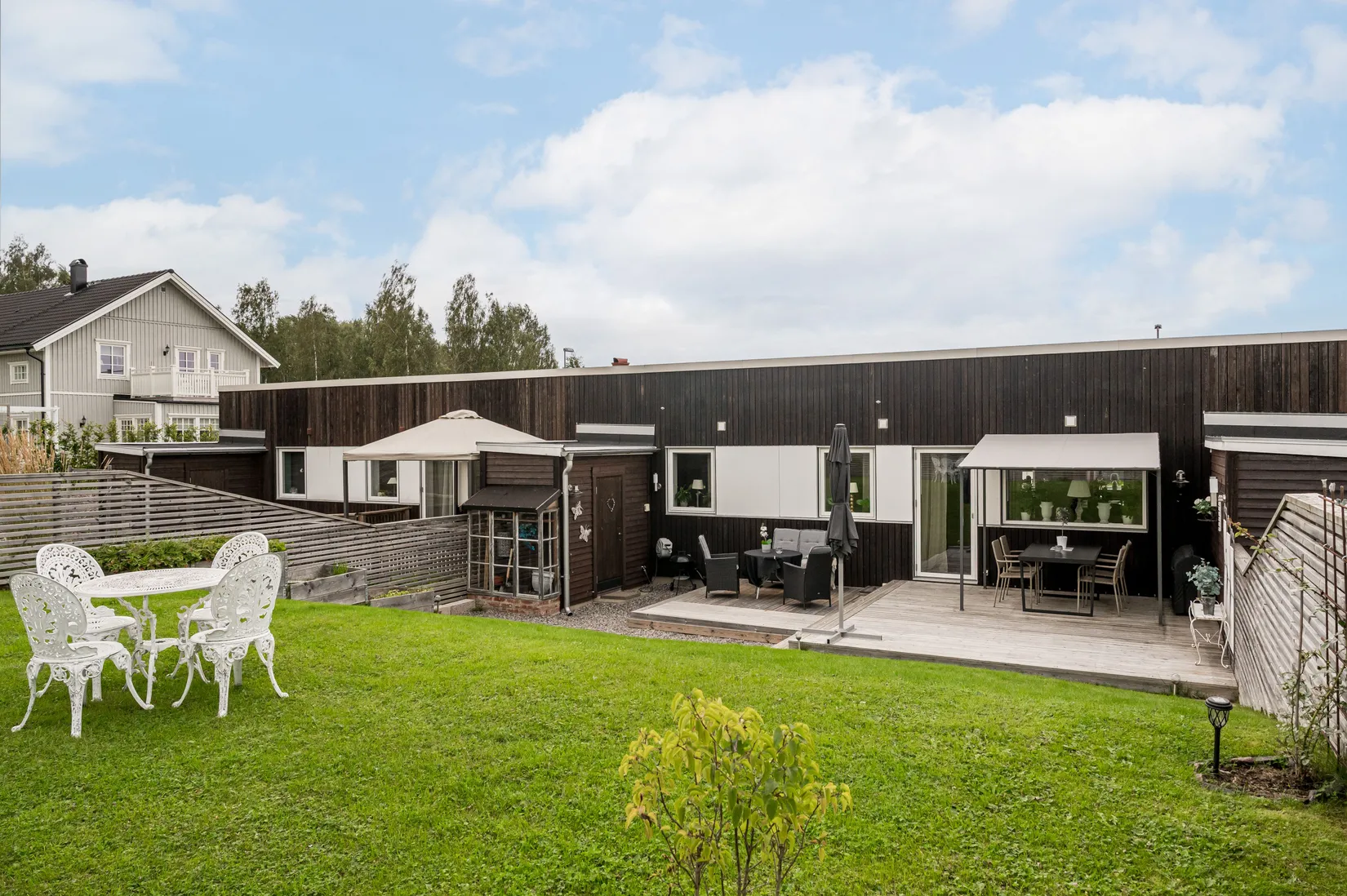 Villa, Radhus, Ängskällevägen 9, Kil