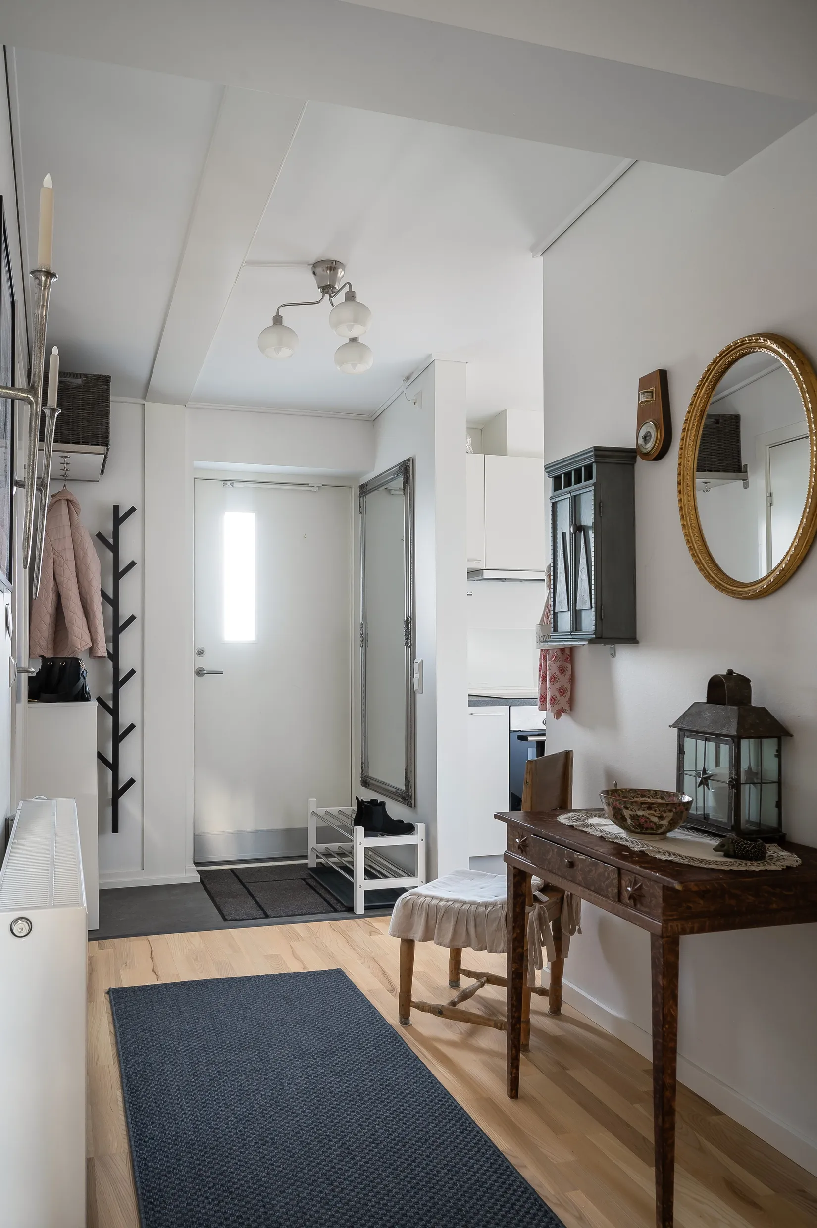 Villa, Radhus, Ängskällevägen 9, Kil