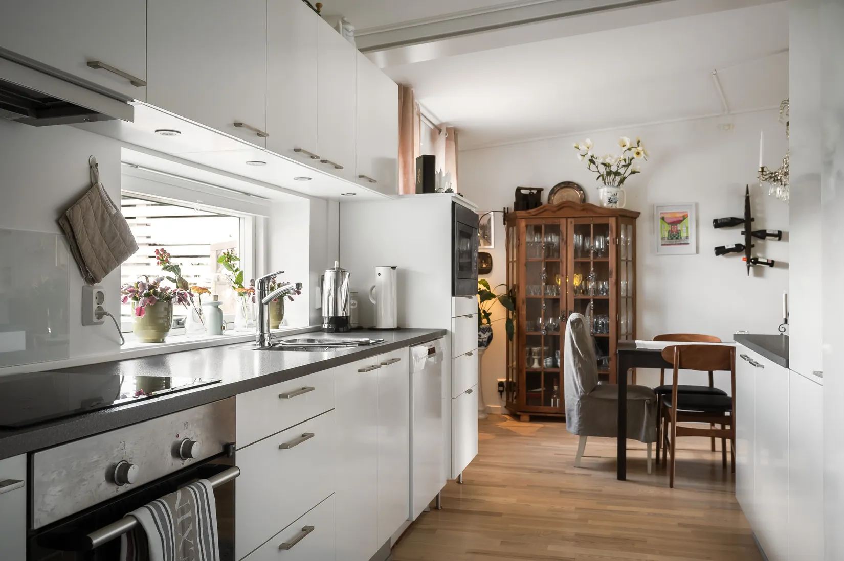 Villa, Radhus, Ängskällevägen 9, Kil