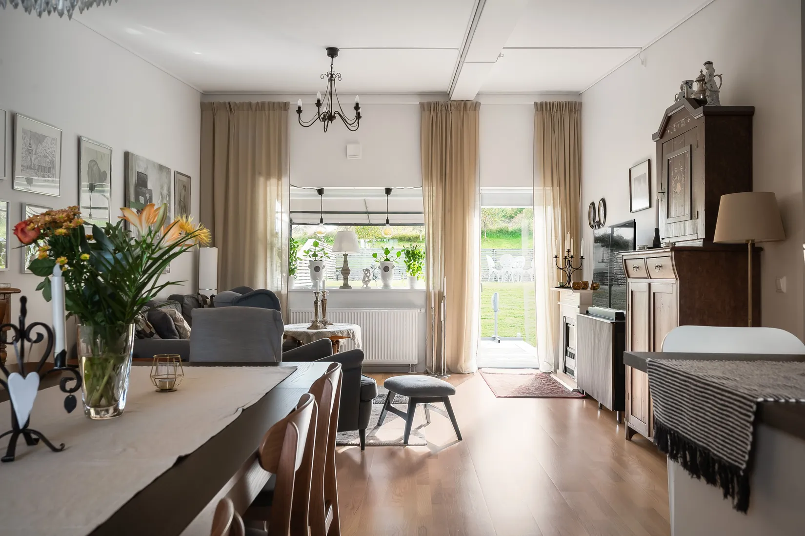 Villa, Radhus, Ängskällevägen 9, Kil