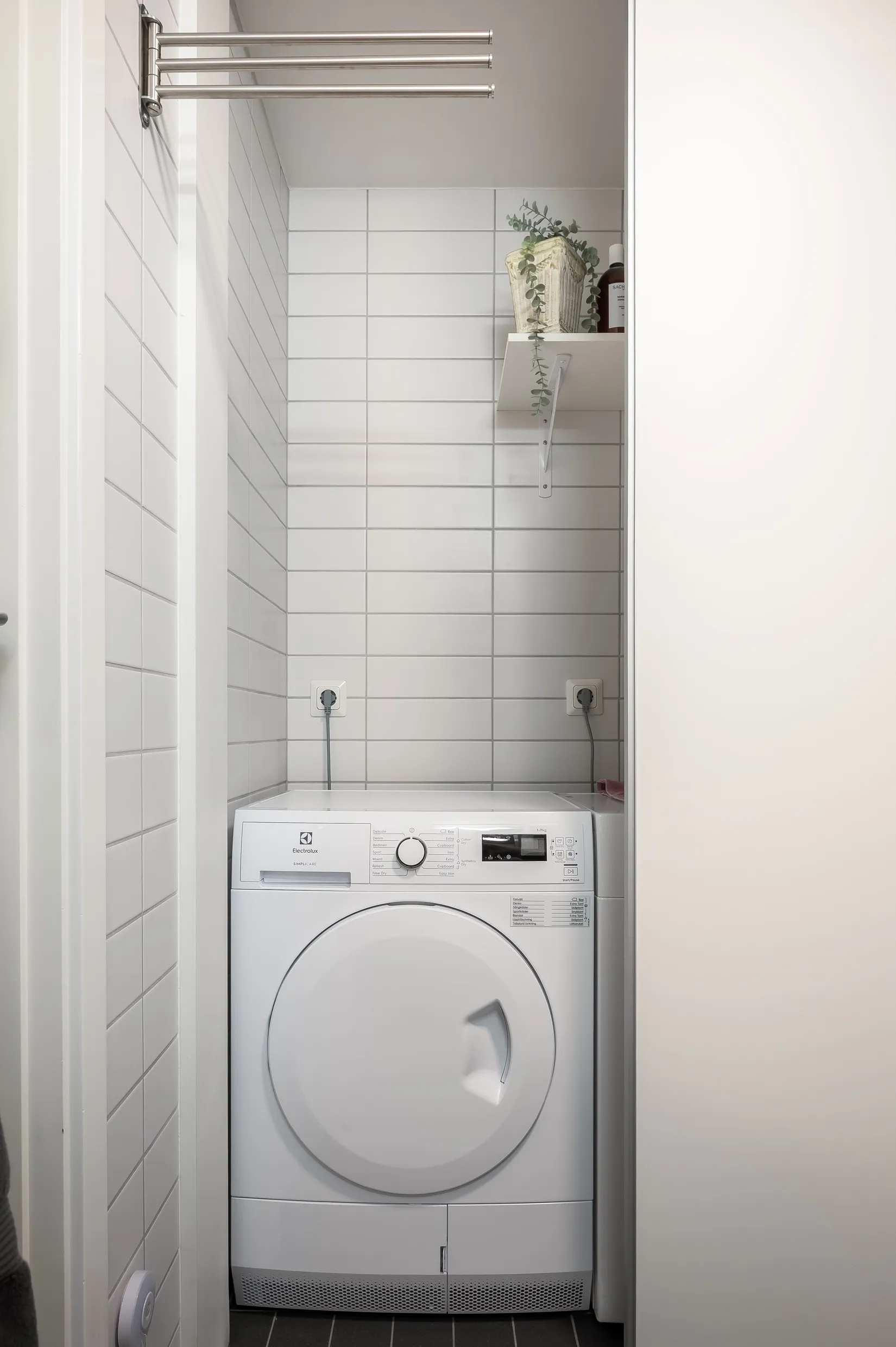 Villa, Radhus, Ängskällevägen 9, Kil