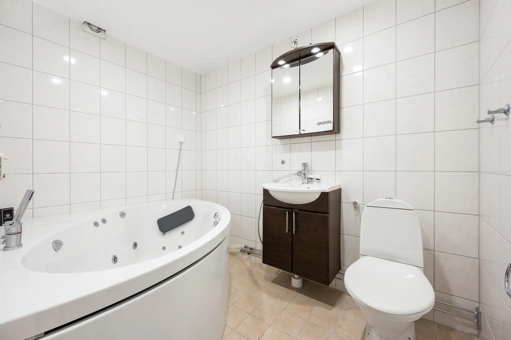 Radhus, Kaveldunsgränd 4, Hässelby, Stockholm