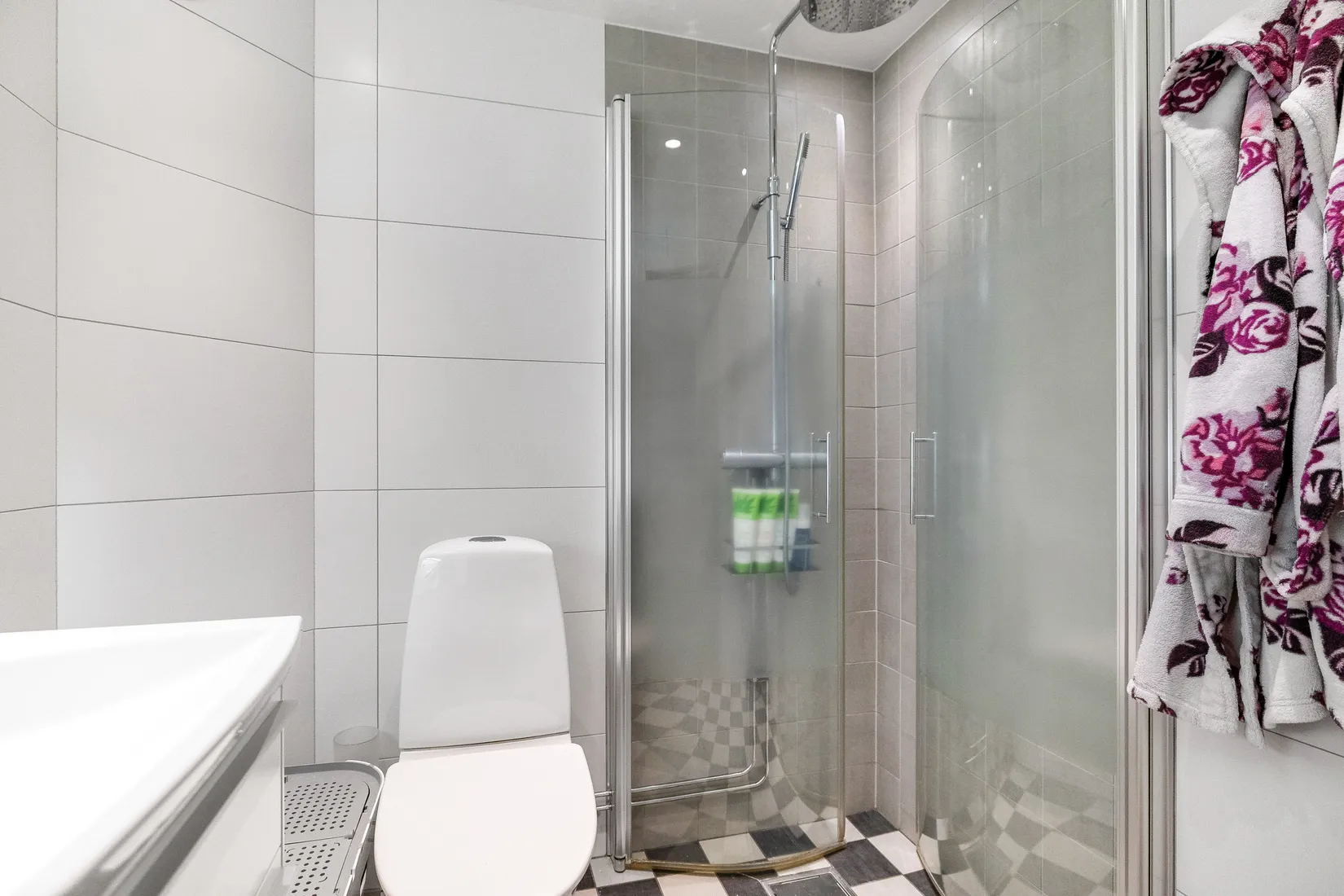 Bostadsrätt, Radhus, Sörgårdsvägen 123, Åkersberga Centralt, Österåker