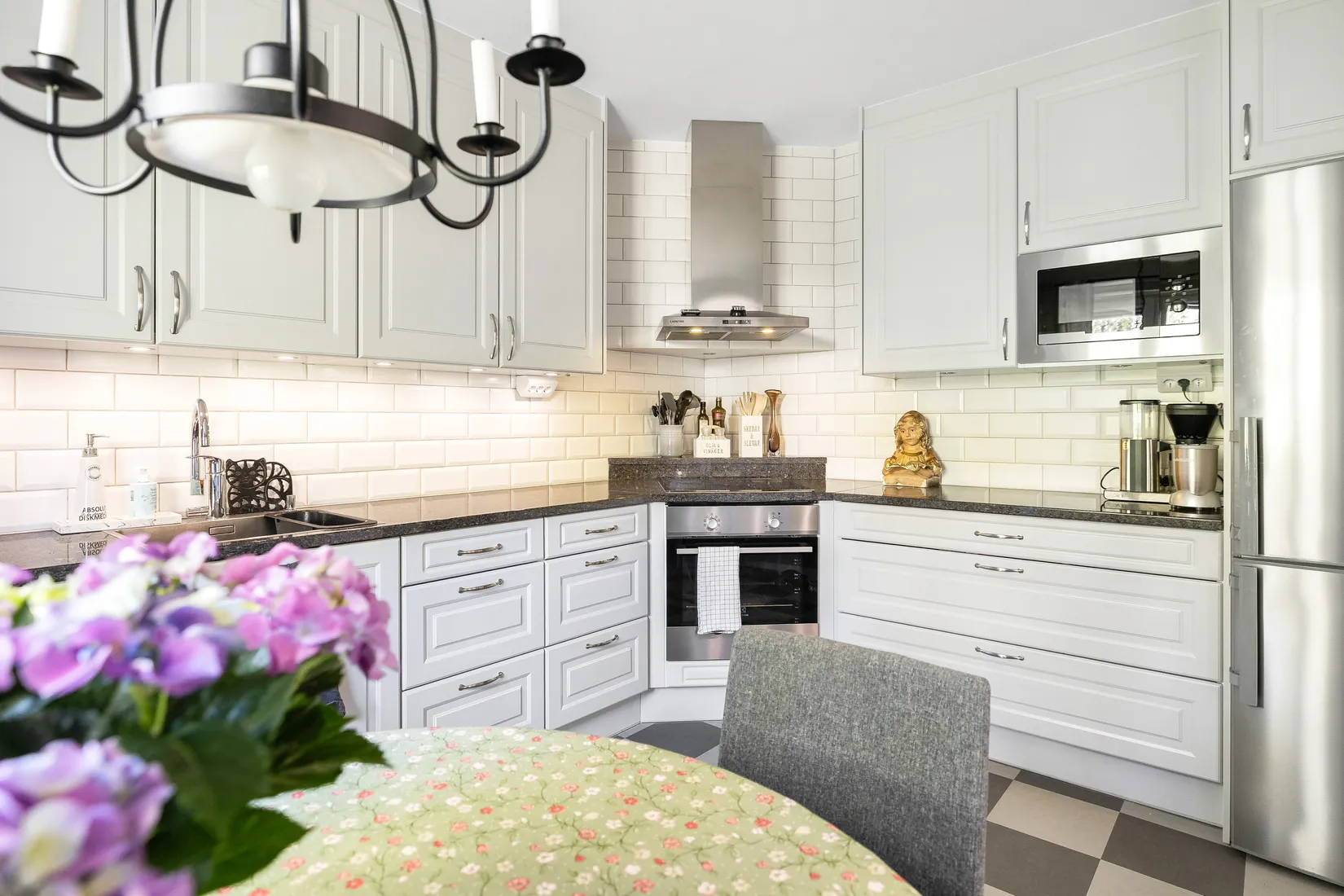 Bostadsrätt, Radhus, Sörgårdsvägen 123, Åkersberga Centralt, Österåker