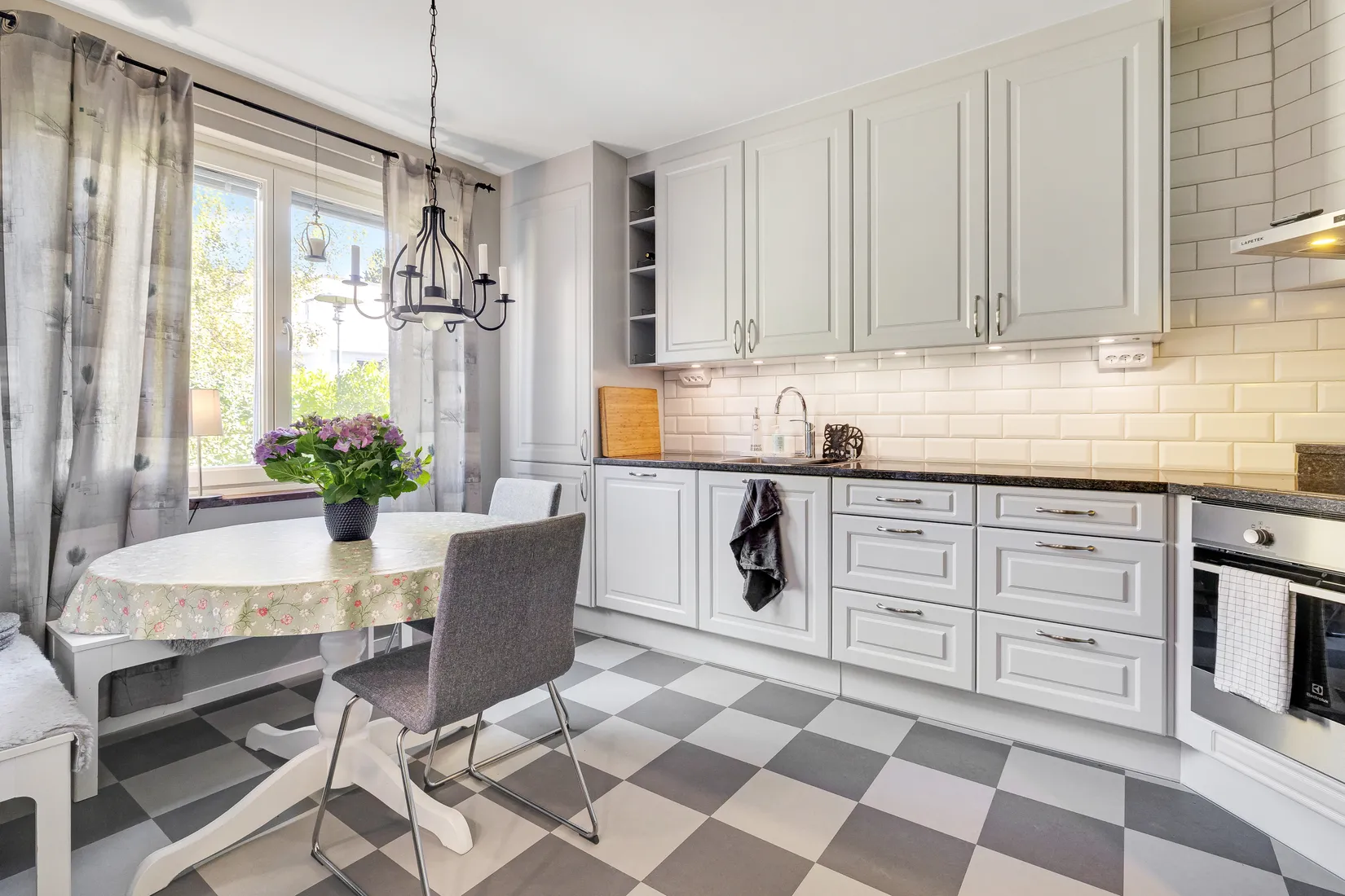 Bostadsrätt, Radhus, Sörgårdsvägen 123, Åkersberga Centralt, Österåker